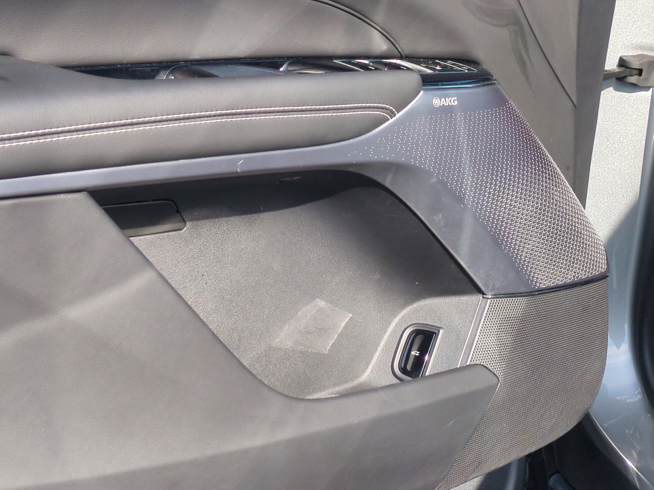 2024 Cadillac LYRIQ Sport 3