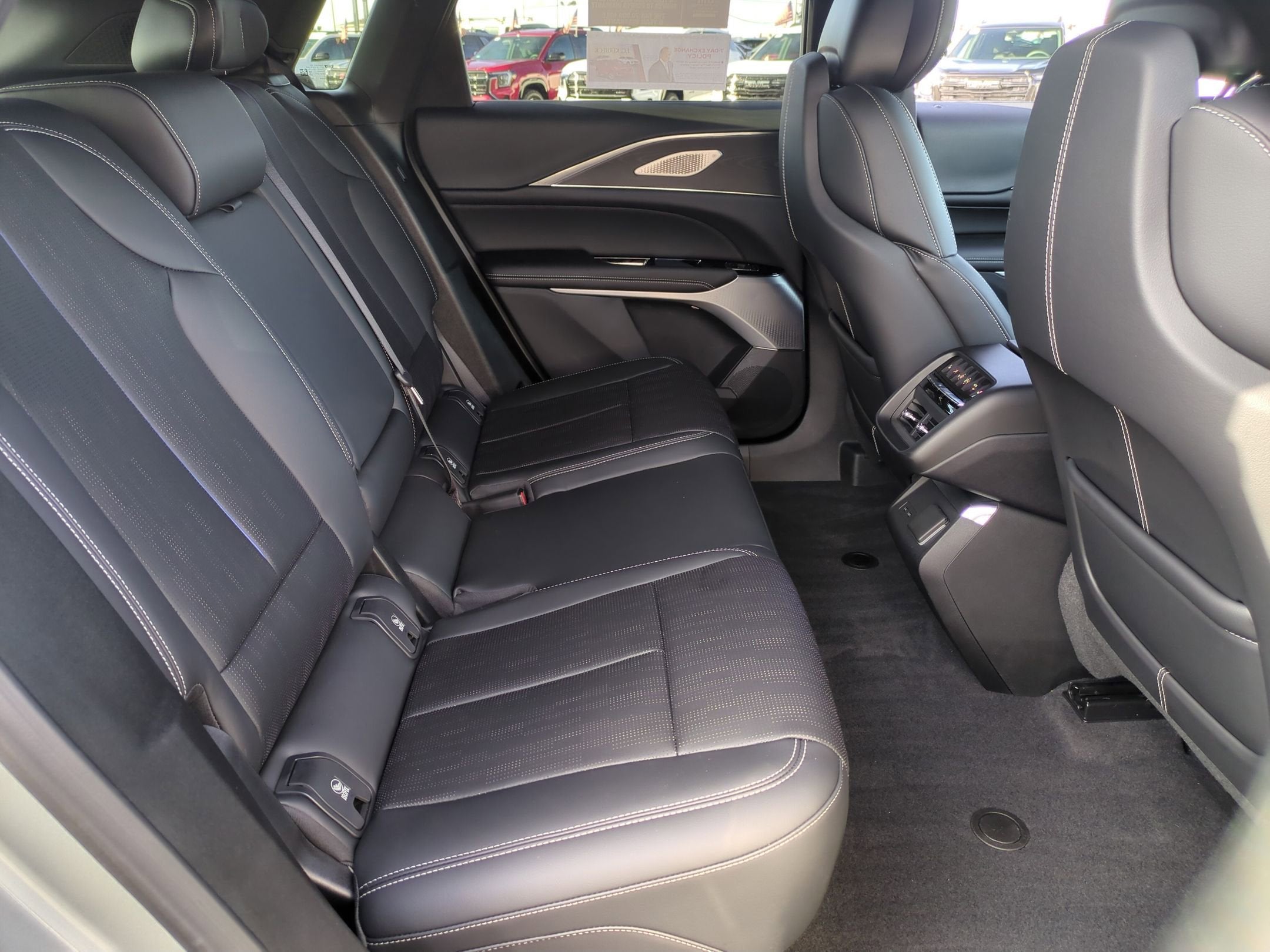 2024 Cadillac LYRIQ Sport 3