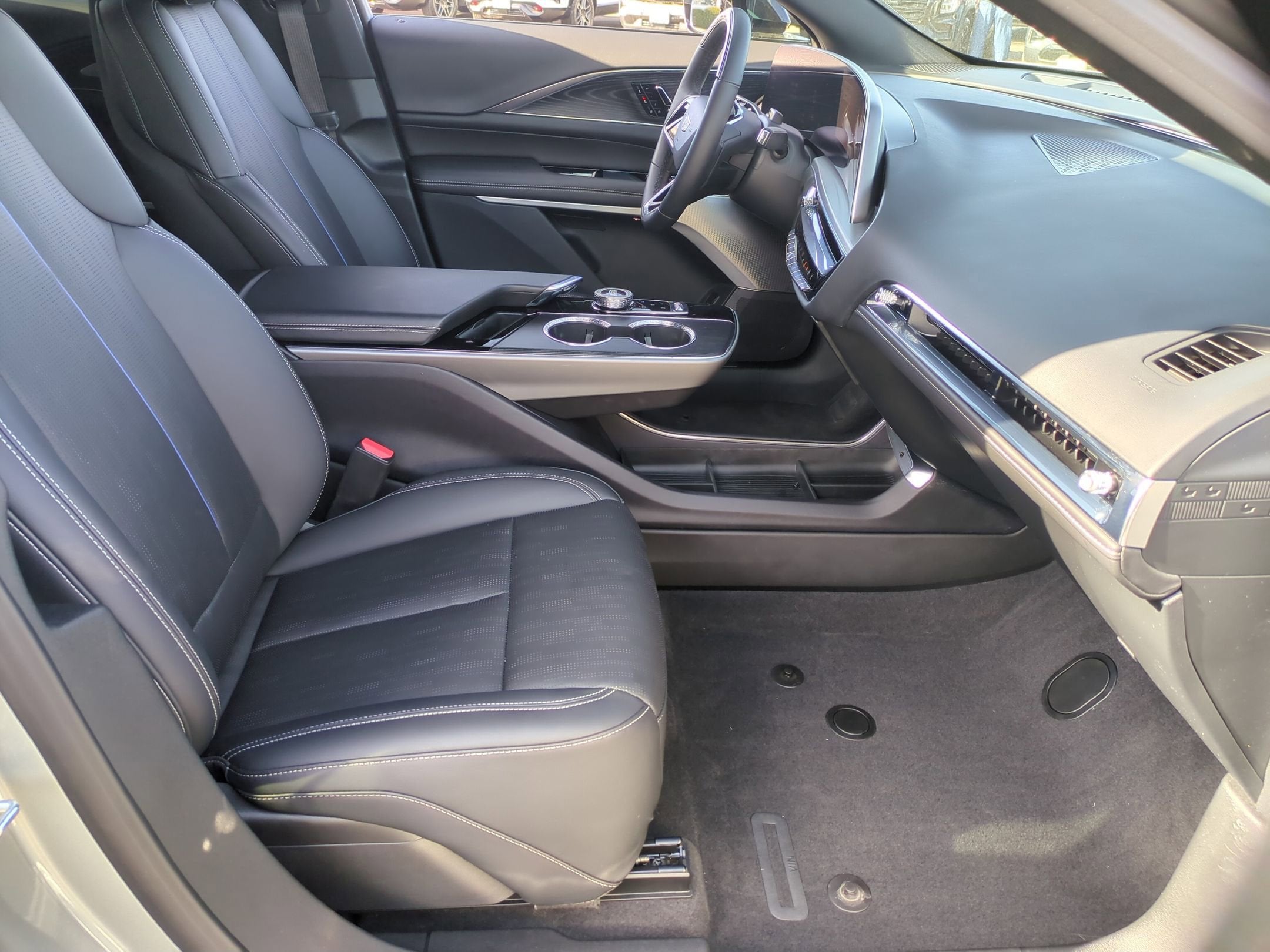 2024 Cadillac LYRIQ Sport 3