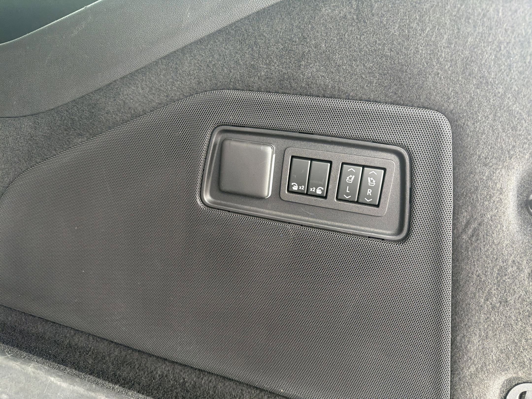 2023 Cadillac Escalade ESV Sport Platinum