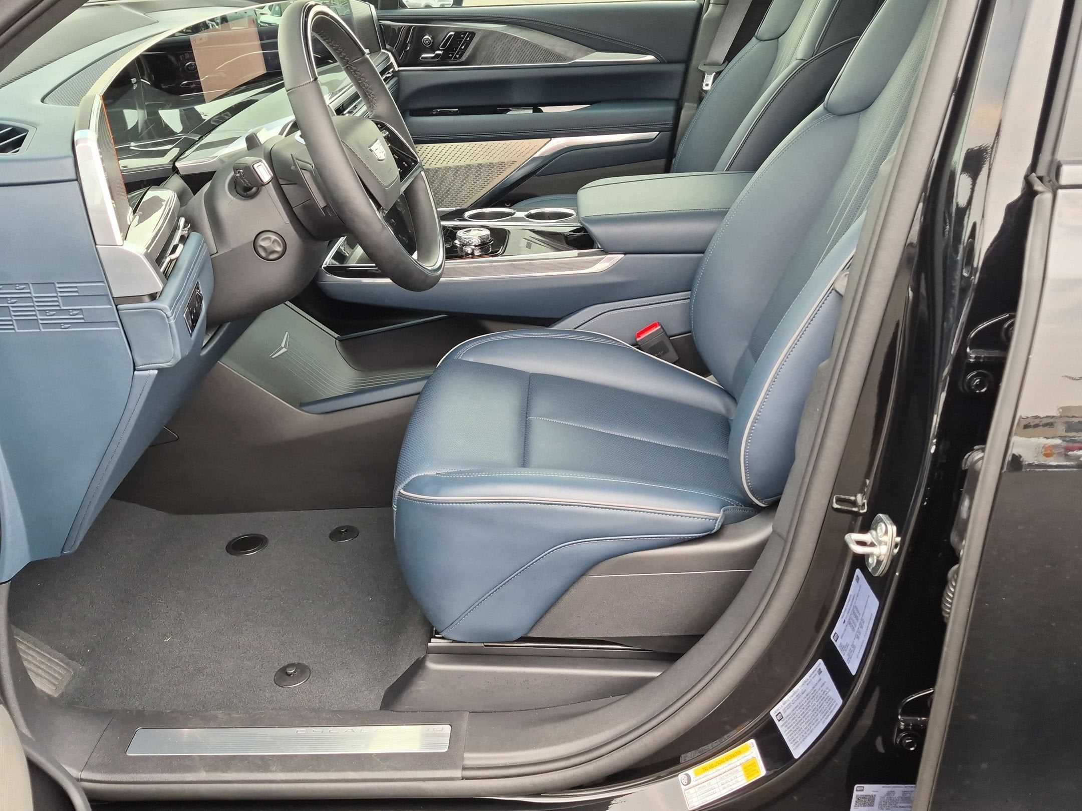 2025 Cadillac ESCALADE IQ Luxury 2