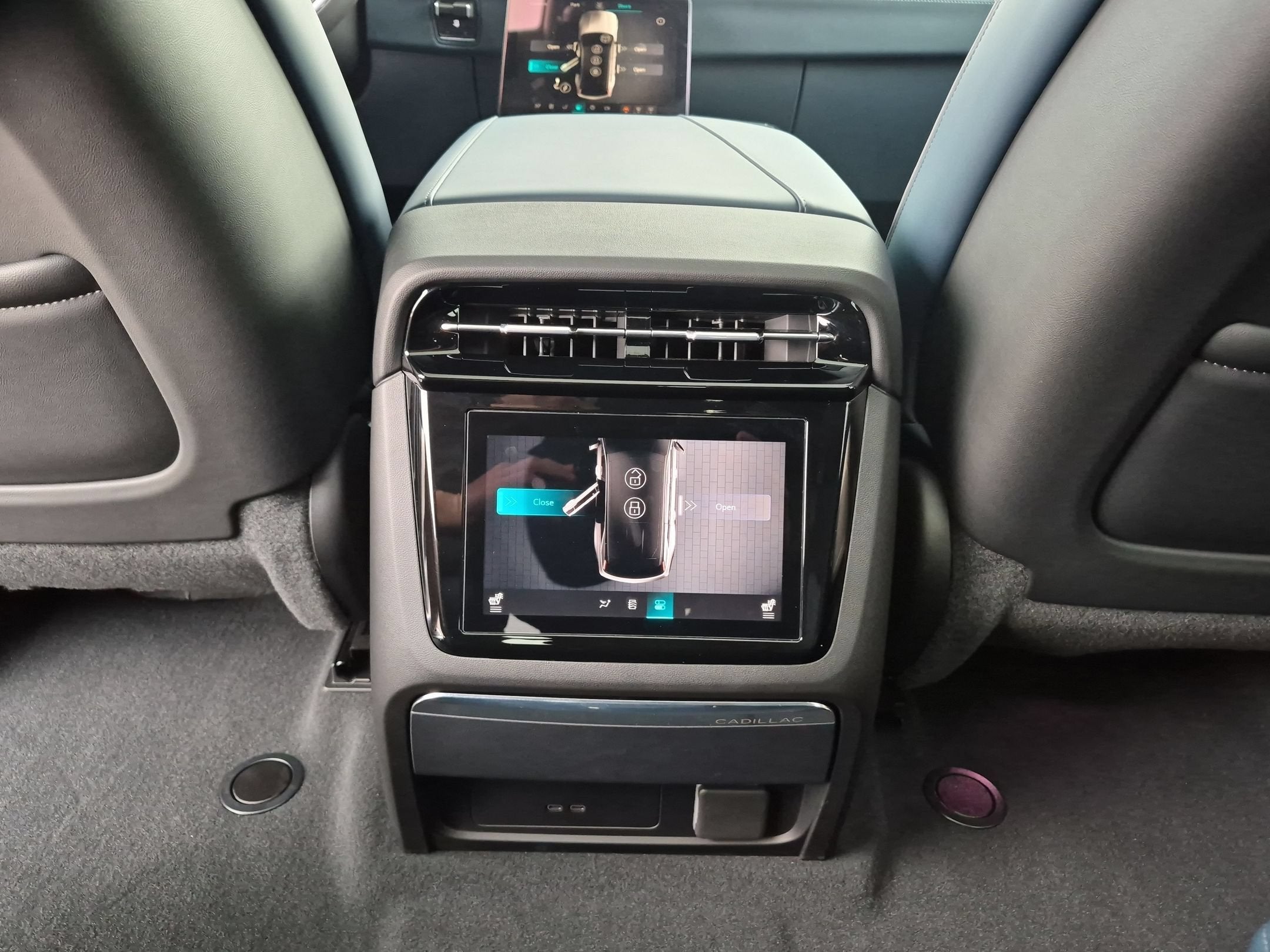 2025 Cadillac ESCALADE IQ Luxury 2