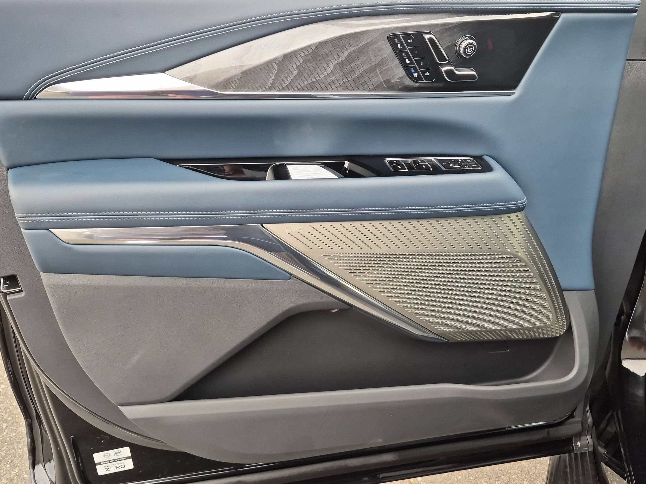 2025 Cadillac ESCALADE IQ Luxury 2