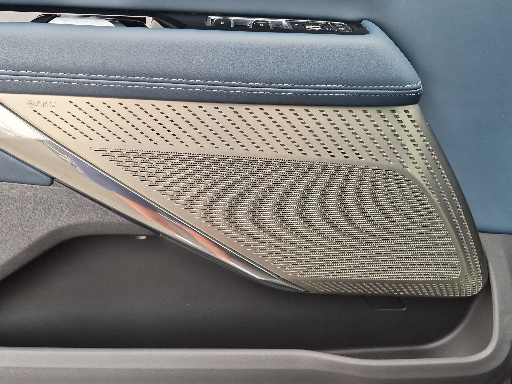 2025 Cadillac ESCALADE IQ Luxury 2