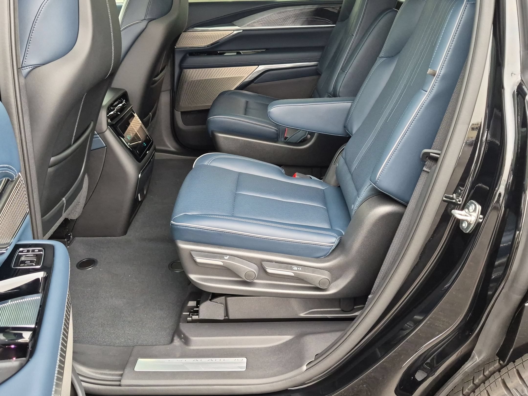 2025 Cadillac ESCALADE IQ Luxury 2