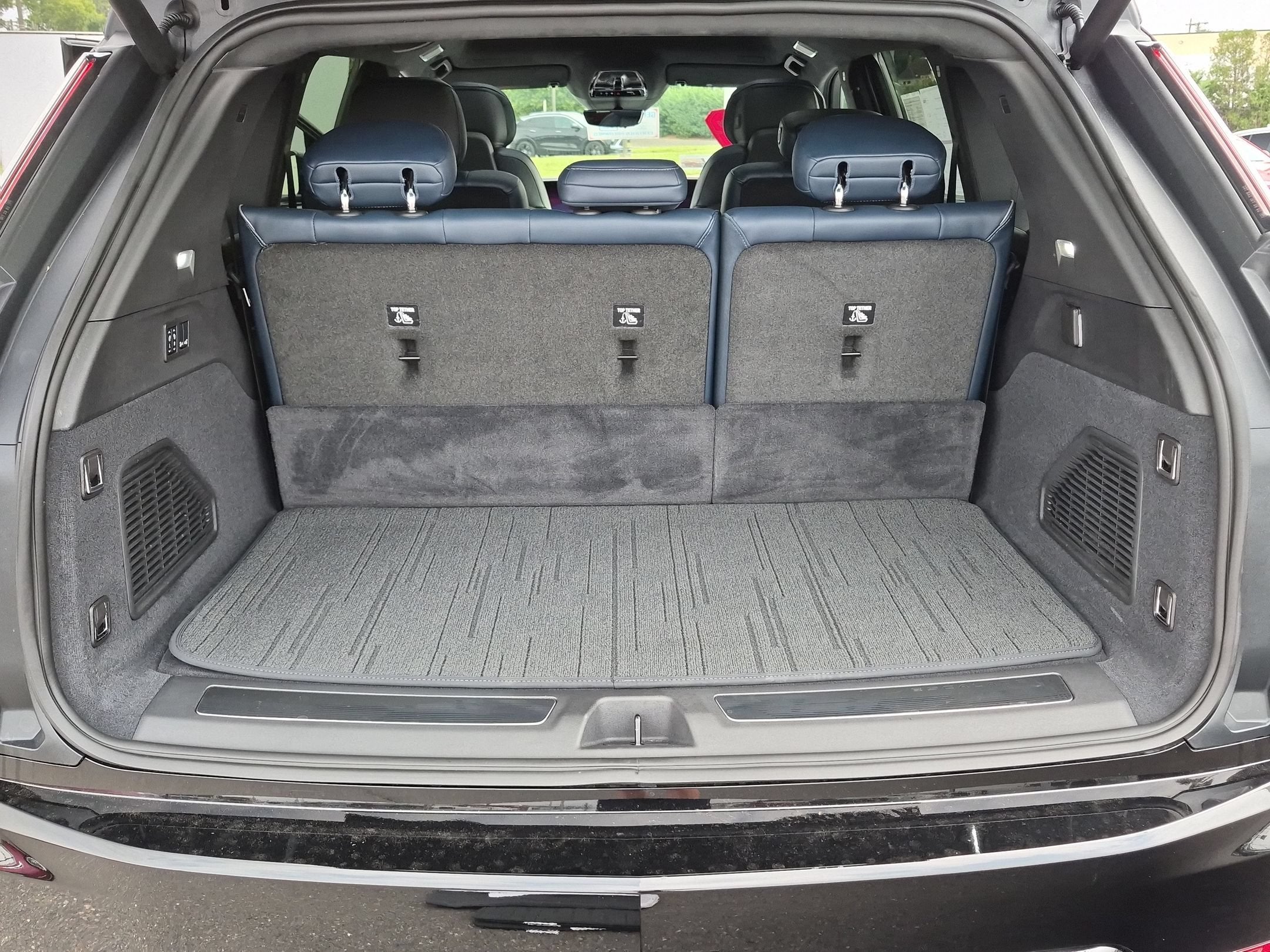 2025 Cadillac ESCALADE IQ Luxury 2