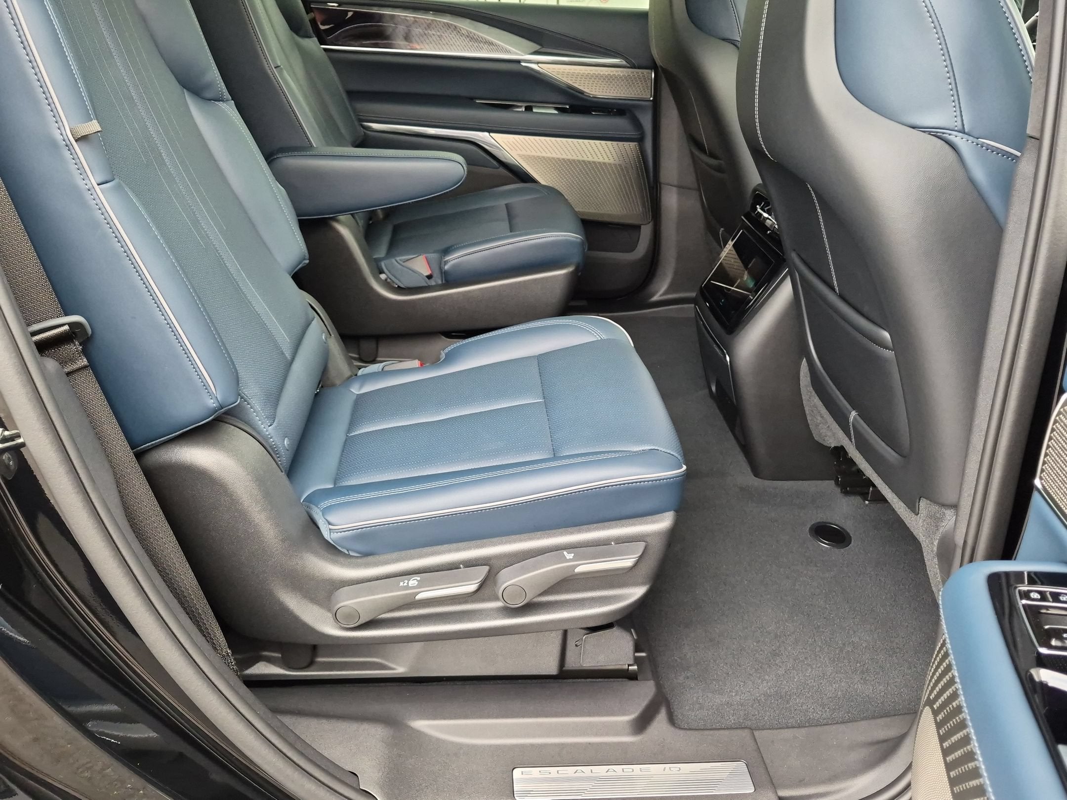 2025 Cadillac ESCALADE IQ Luxury 2
