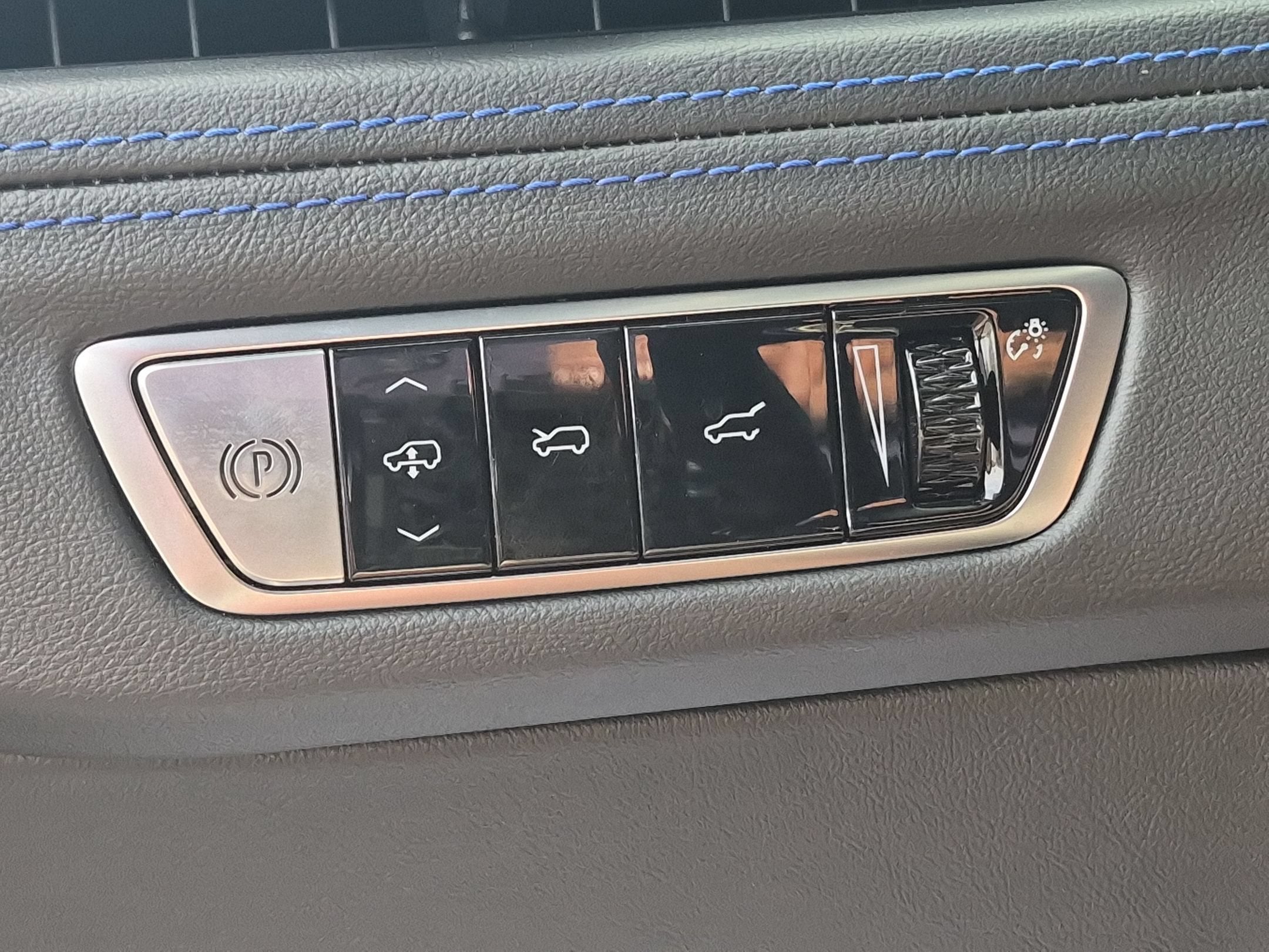 2025 Cadillac ESCALADE IQ Sport 1