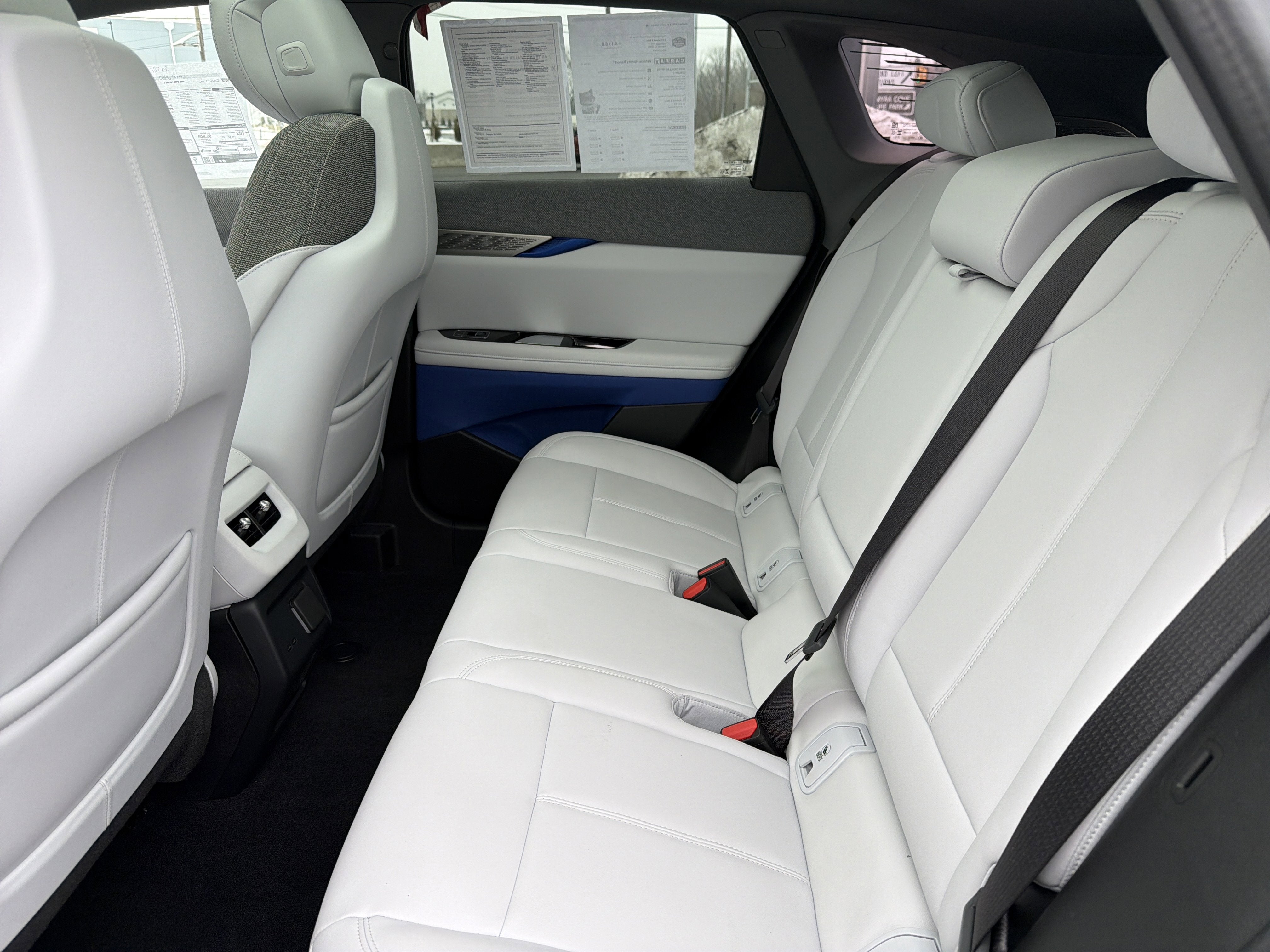 2025 Cadillac OPTIQ Luxury 1