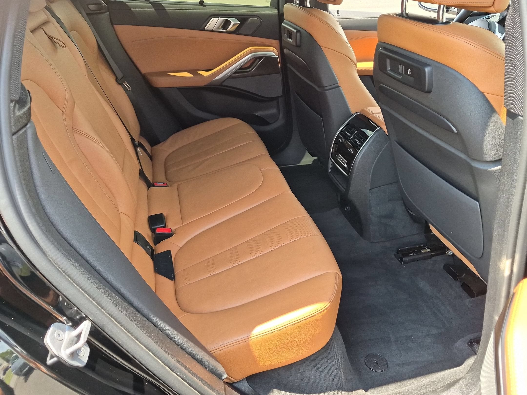 2022 BMW X6 M50i