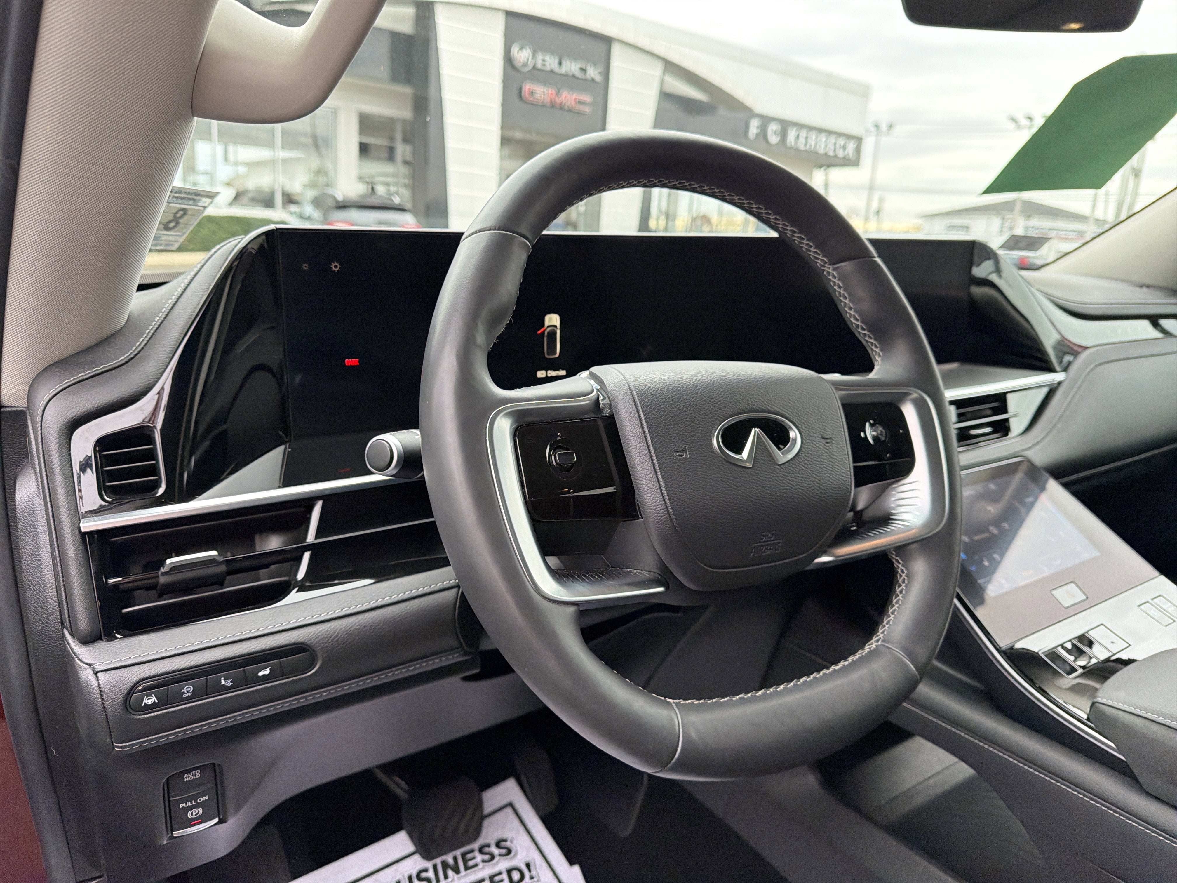 2025 INFINITI QX80 LUXE