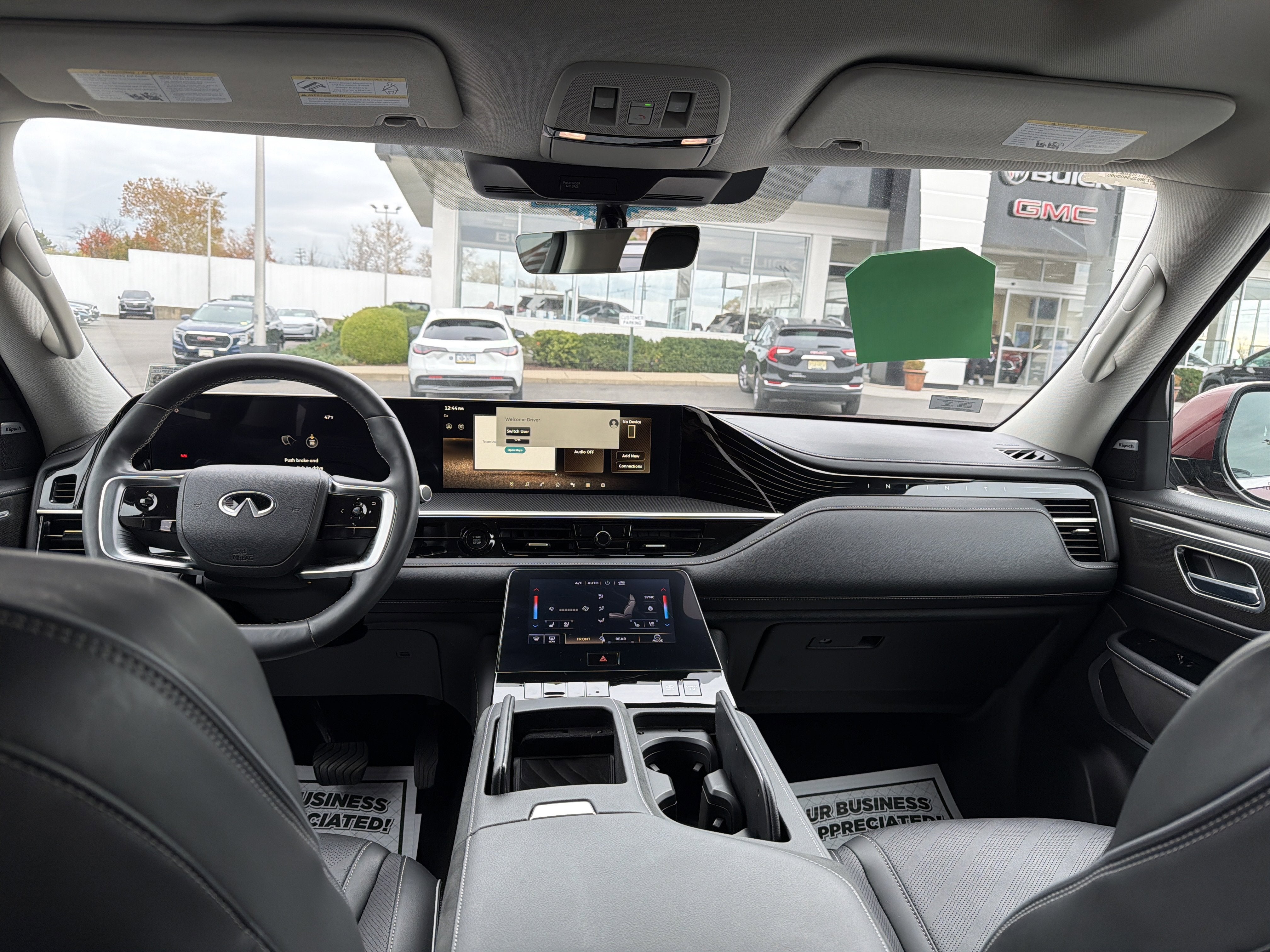 2025 INFINITI QX80 LUXE