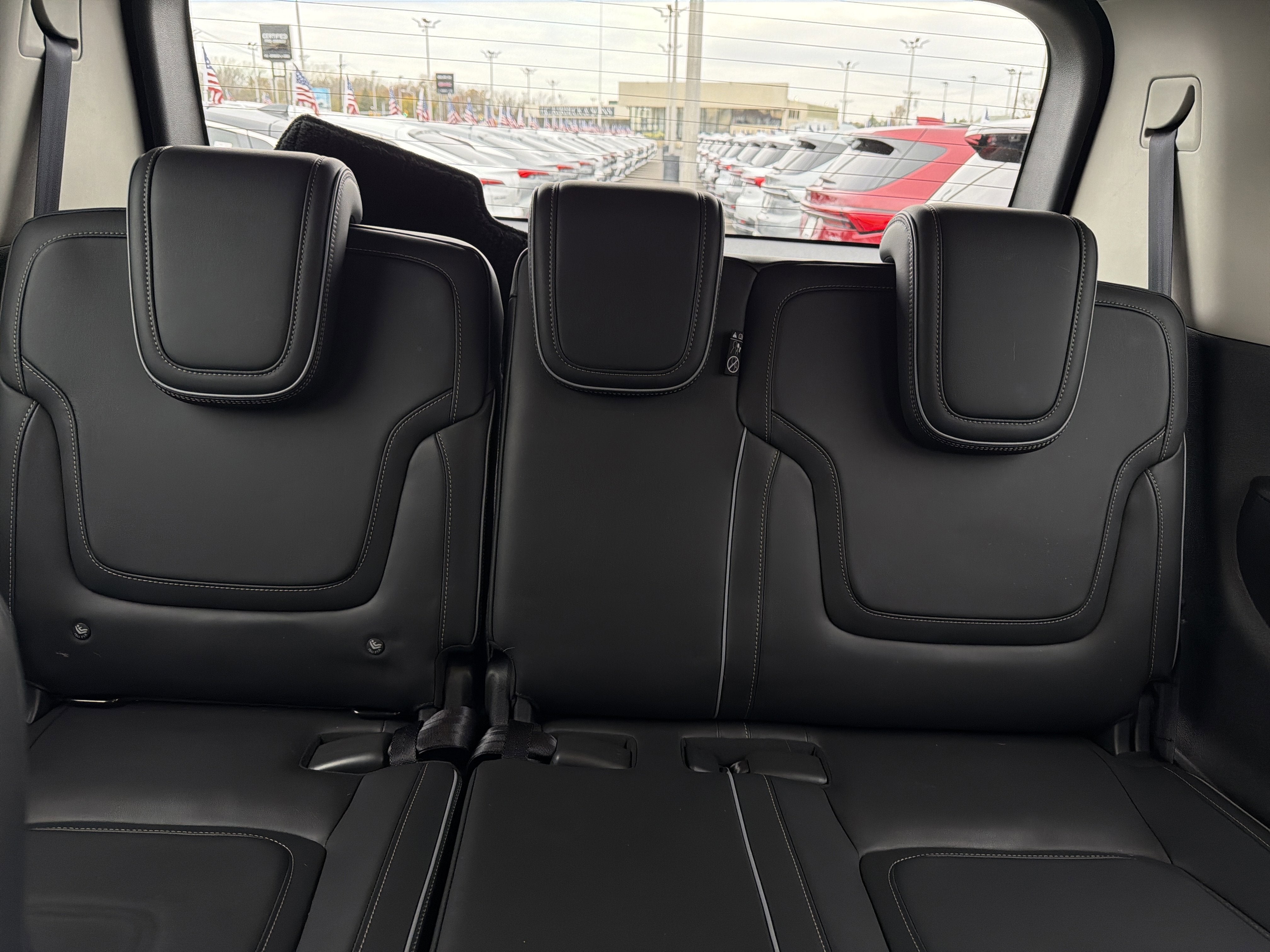 2025 INFINITI QX80 LUXE