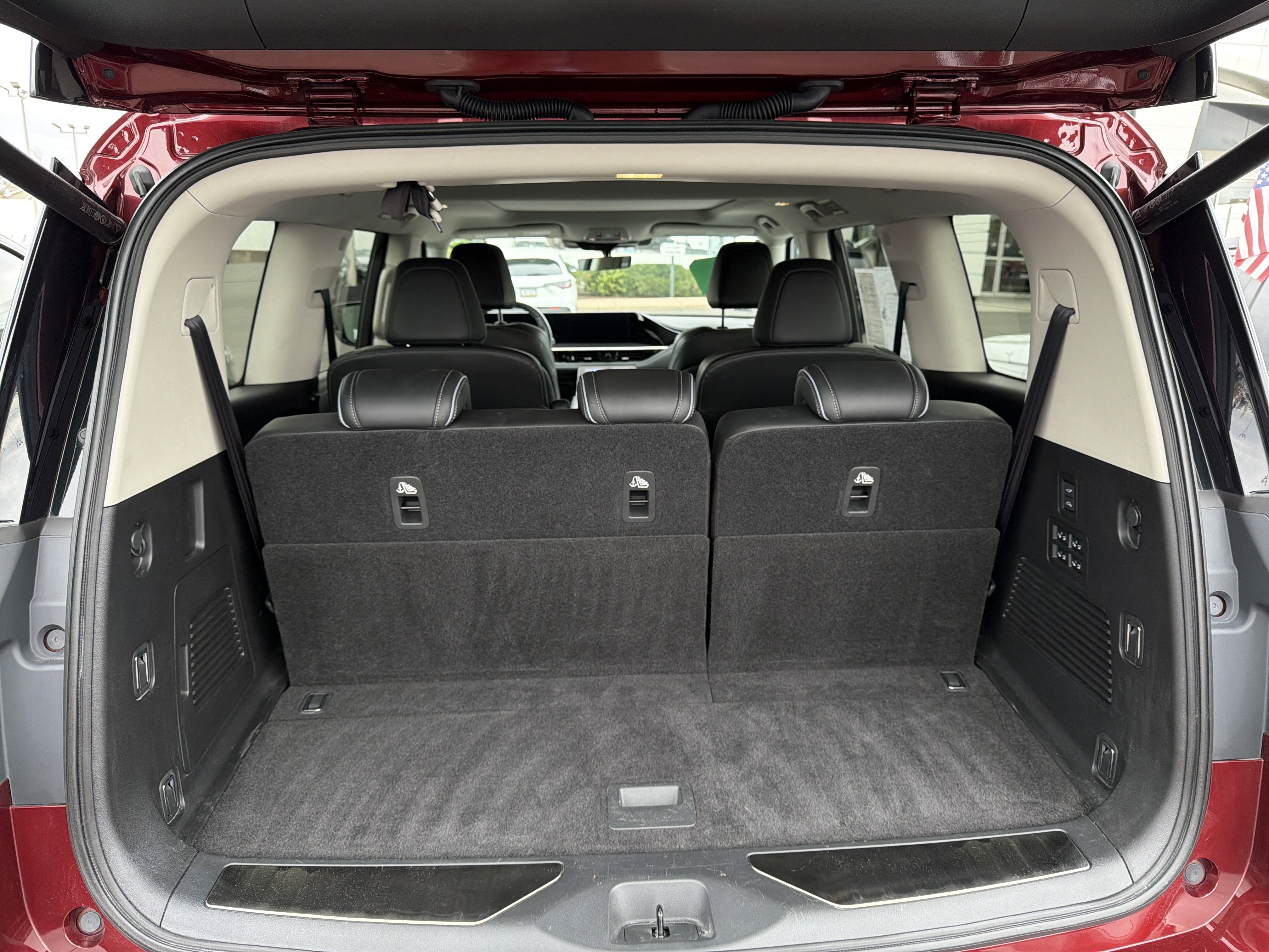 2025 INFINITI QX80 LUXE