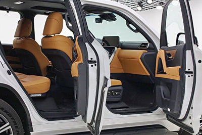 2025 Lexus LX 700h Luxury