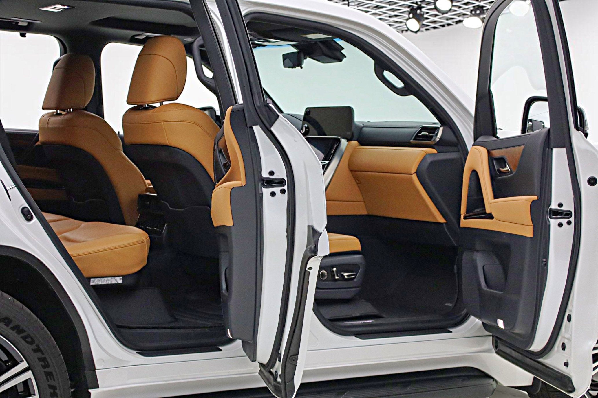 2025 Lexus LX 700h Luxury