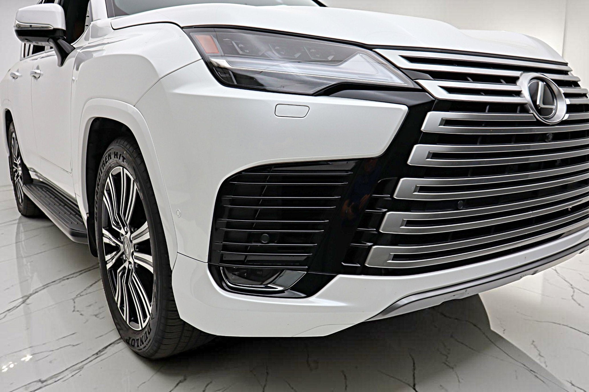 2025 Lexus LX 700h Luxury
