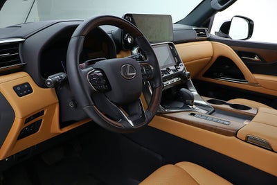 2025 Lexus LX 700h Luxury