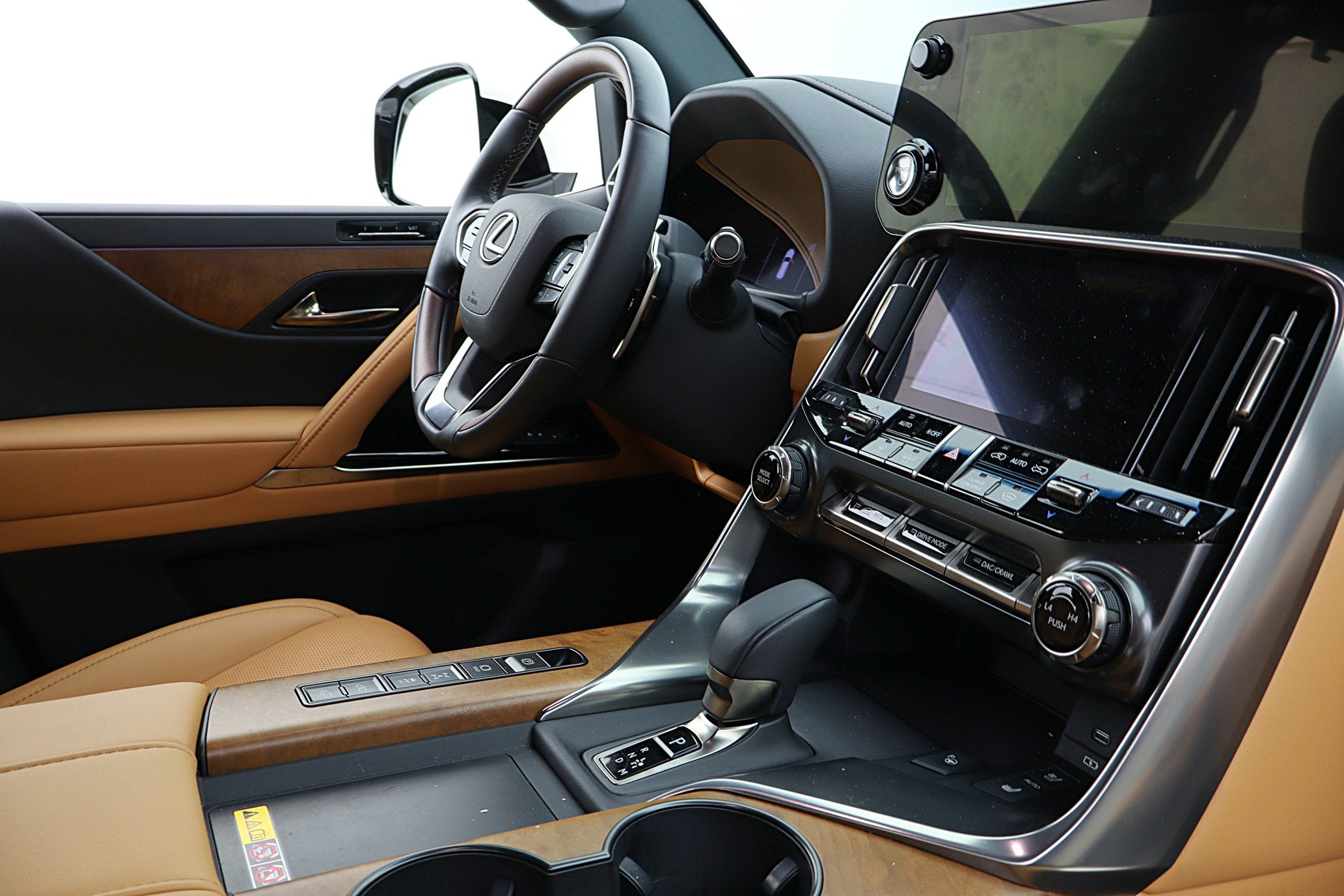 2025 Lexus LX 700h Luxury