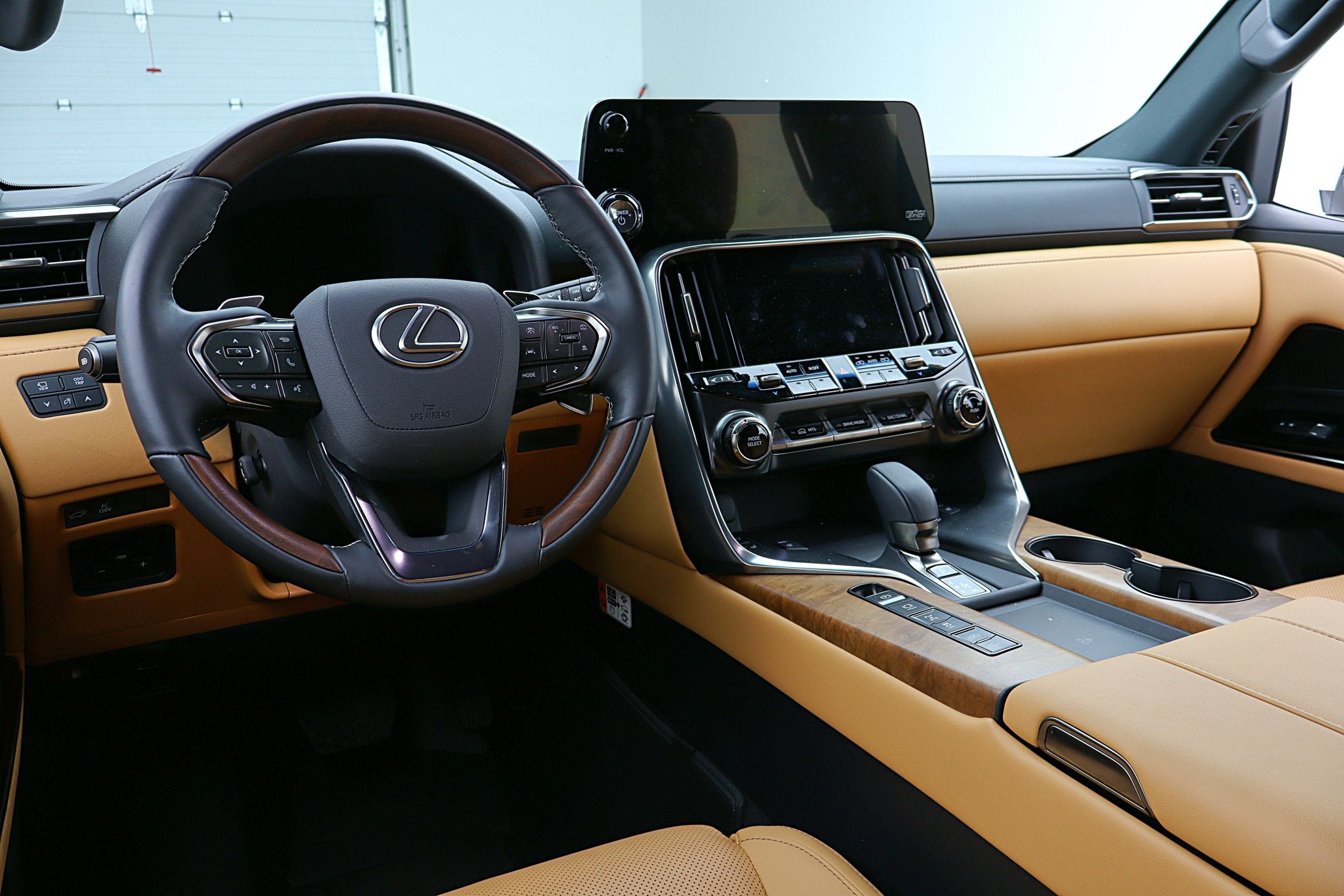 2025 Lexus LX 700h Luxury