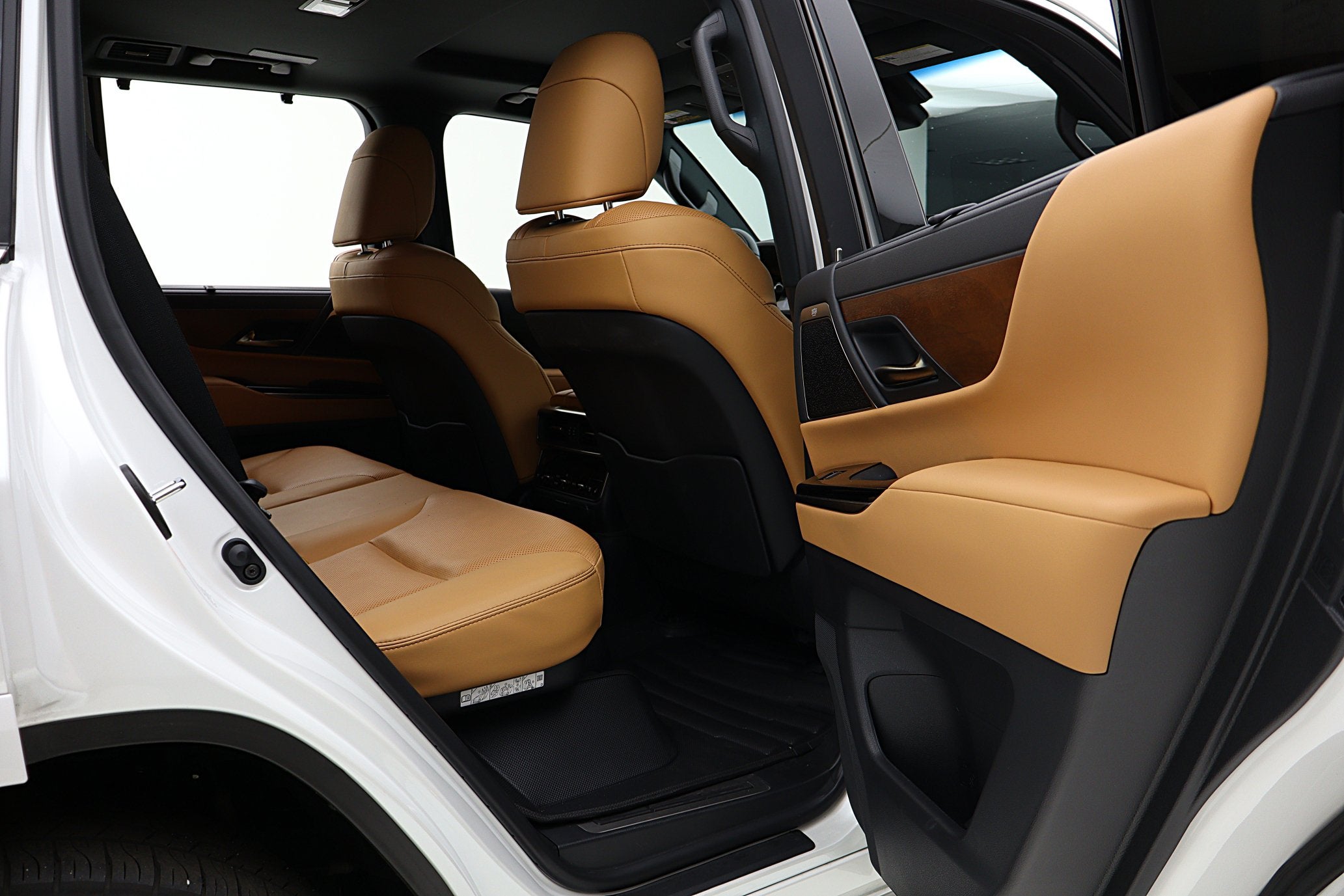 2025 Lexus LX 700h Luxury