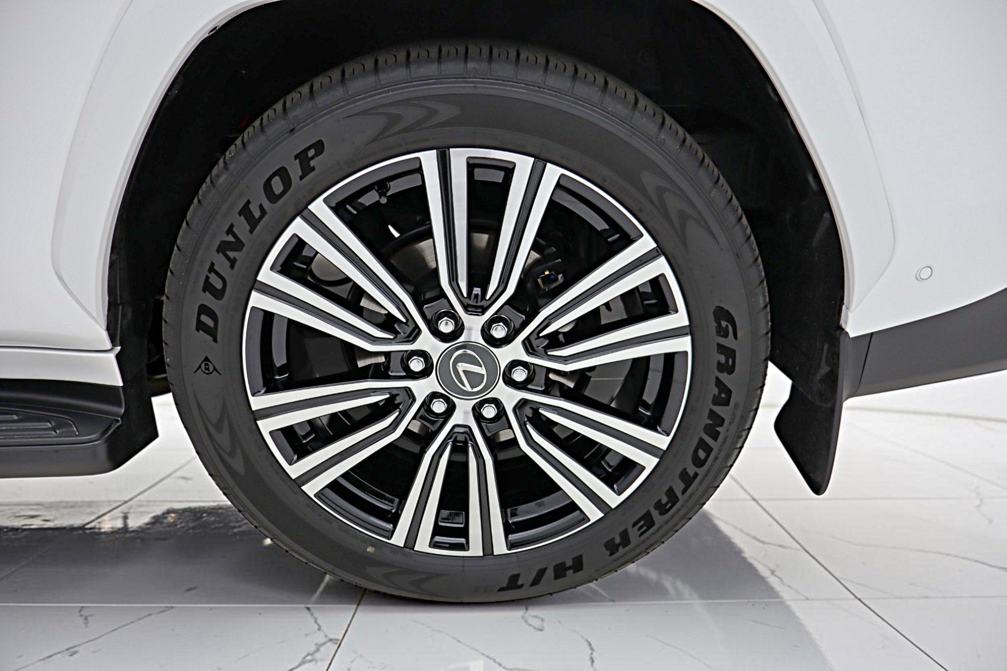 2025 Lexus LX 700h Luxury
