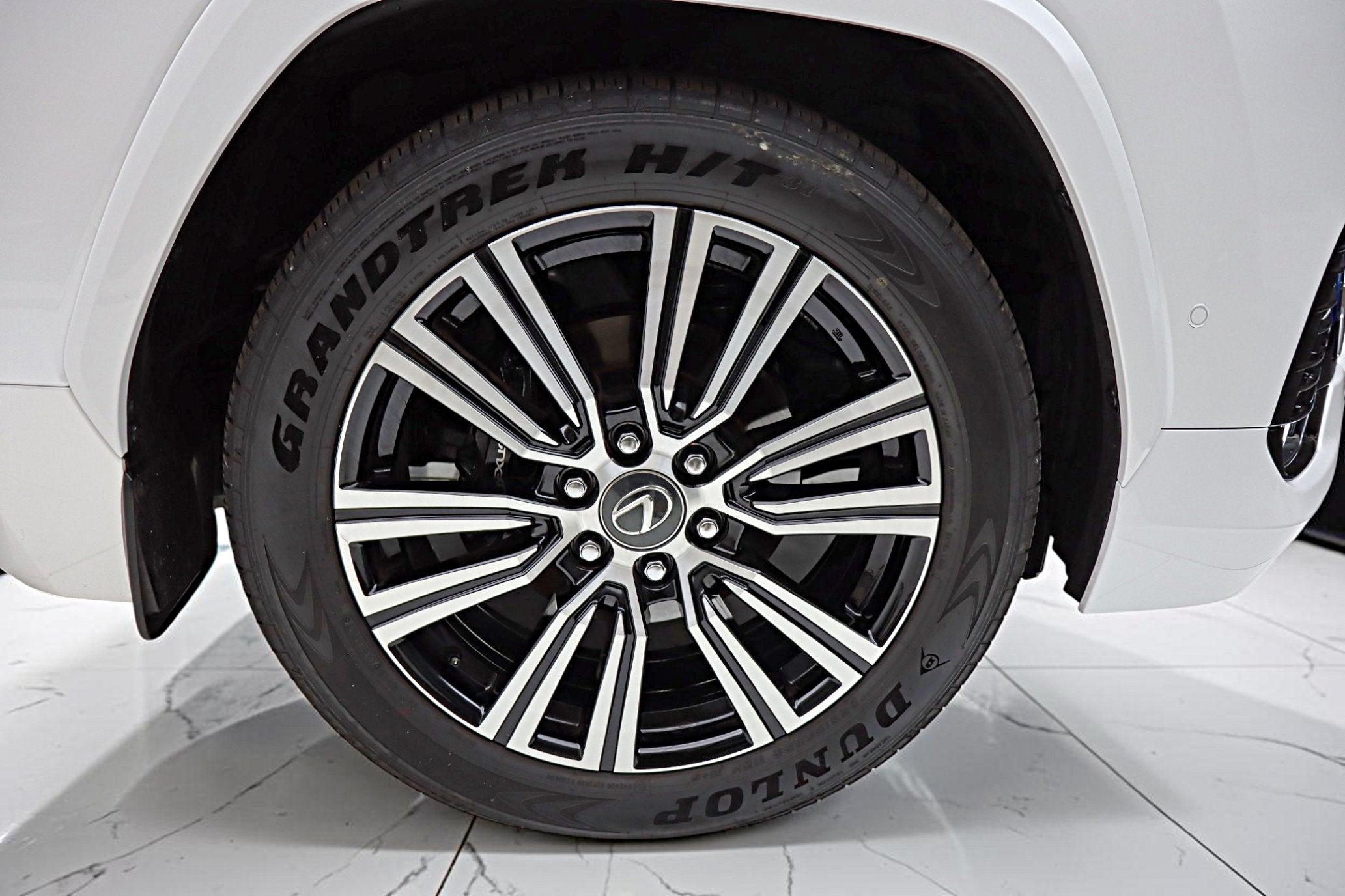 2025 Lexus LX 700h Luxury