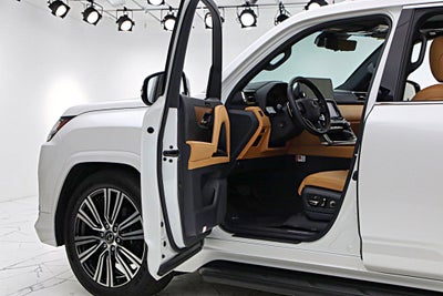 2025 Lexus LX 700h Luxury