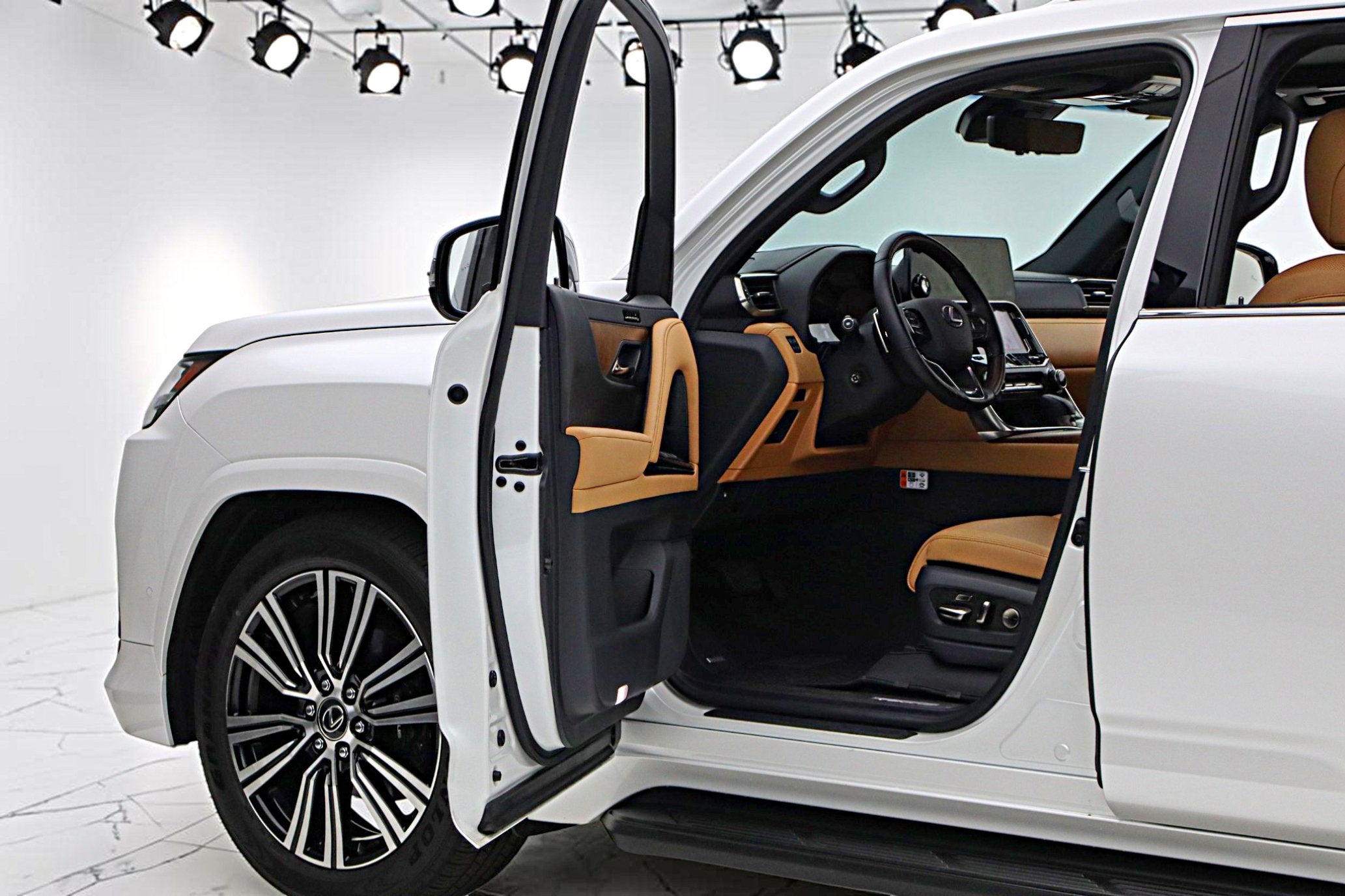 2025 Lexus LX 700h Luxury