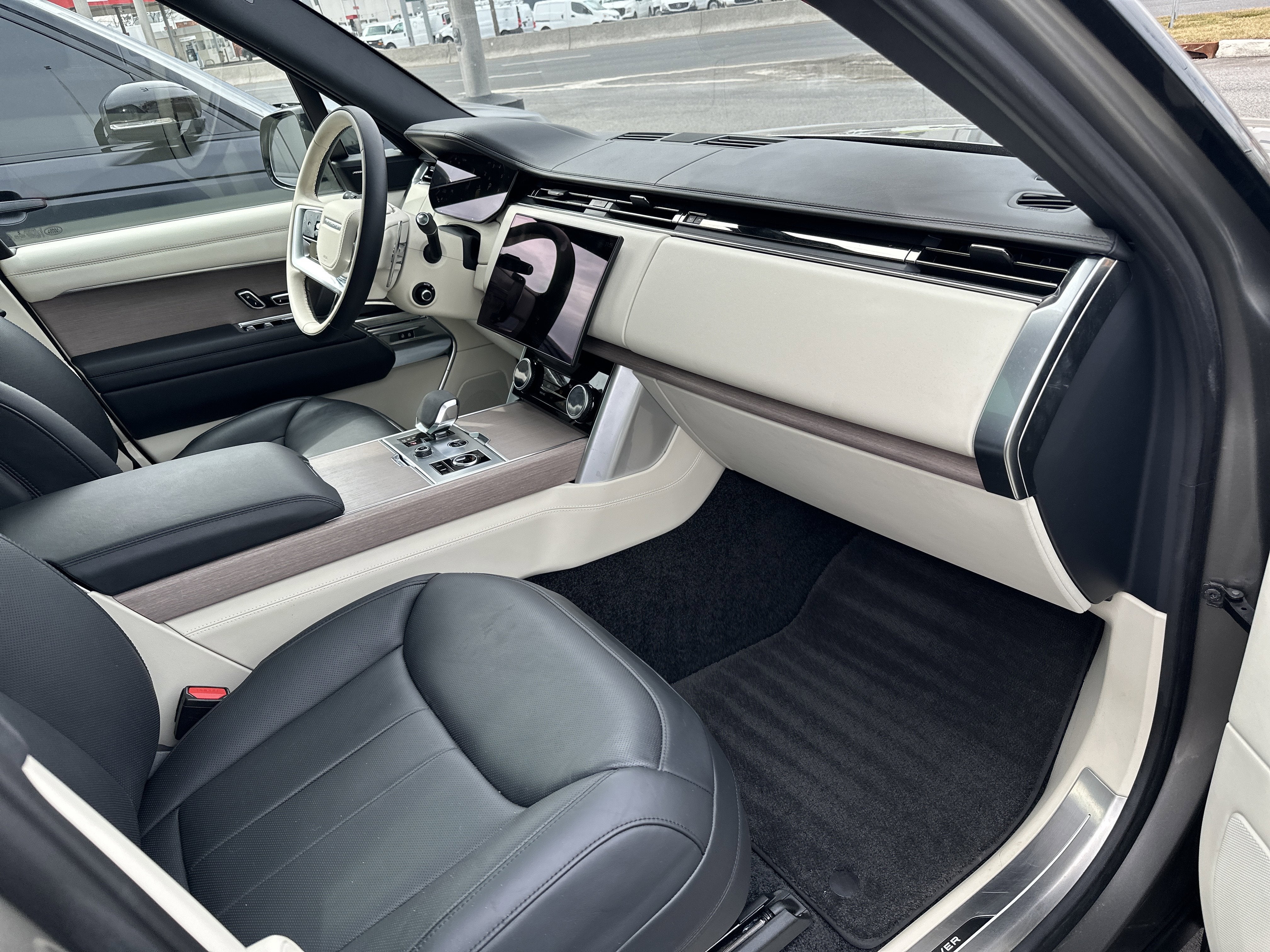 2023 Land Rover Range Rover P530 SE