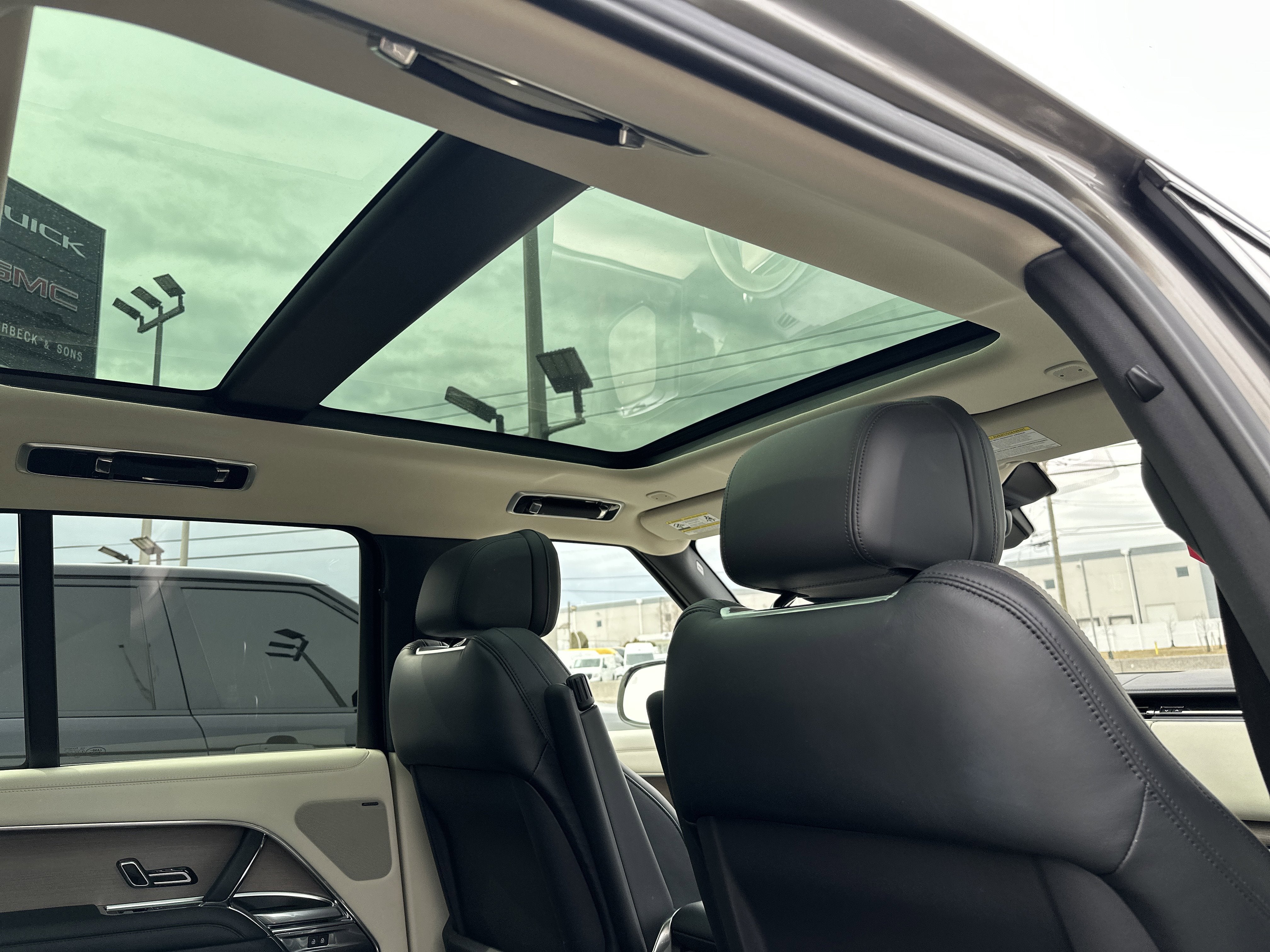 2023 Land Rover Range Rover P530 SE