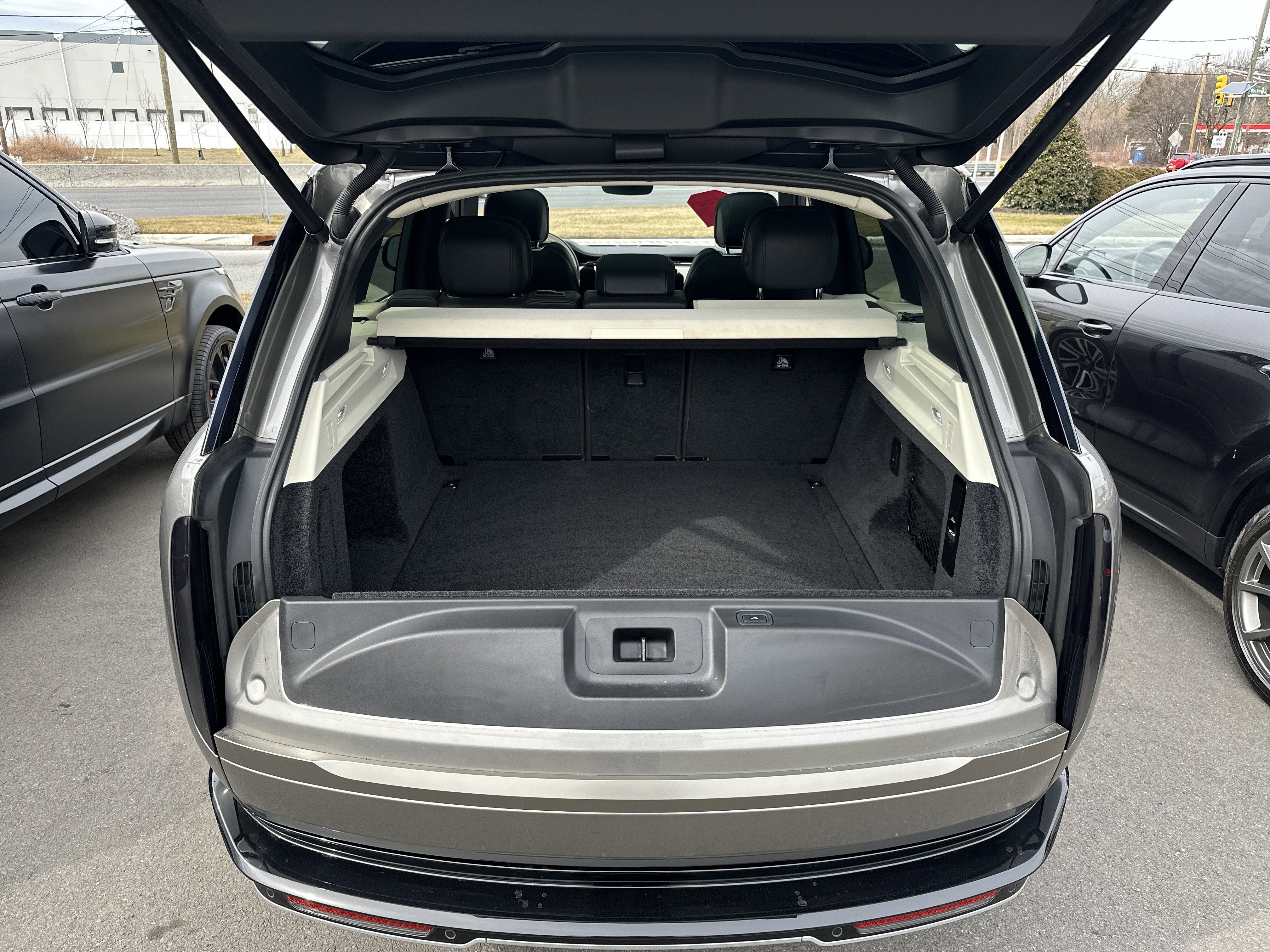 2023 Land Rover Range Rover P530 SE