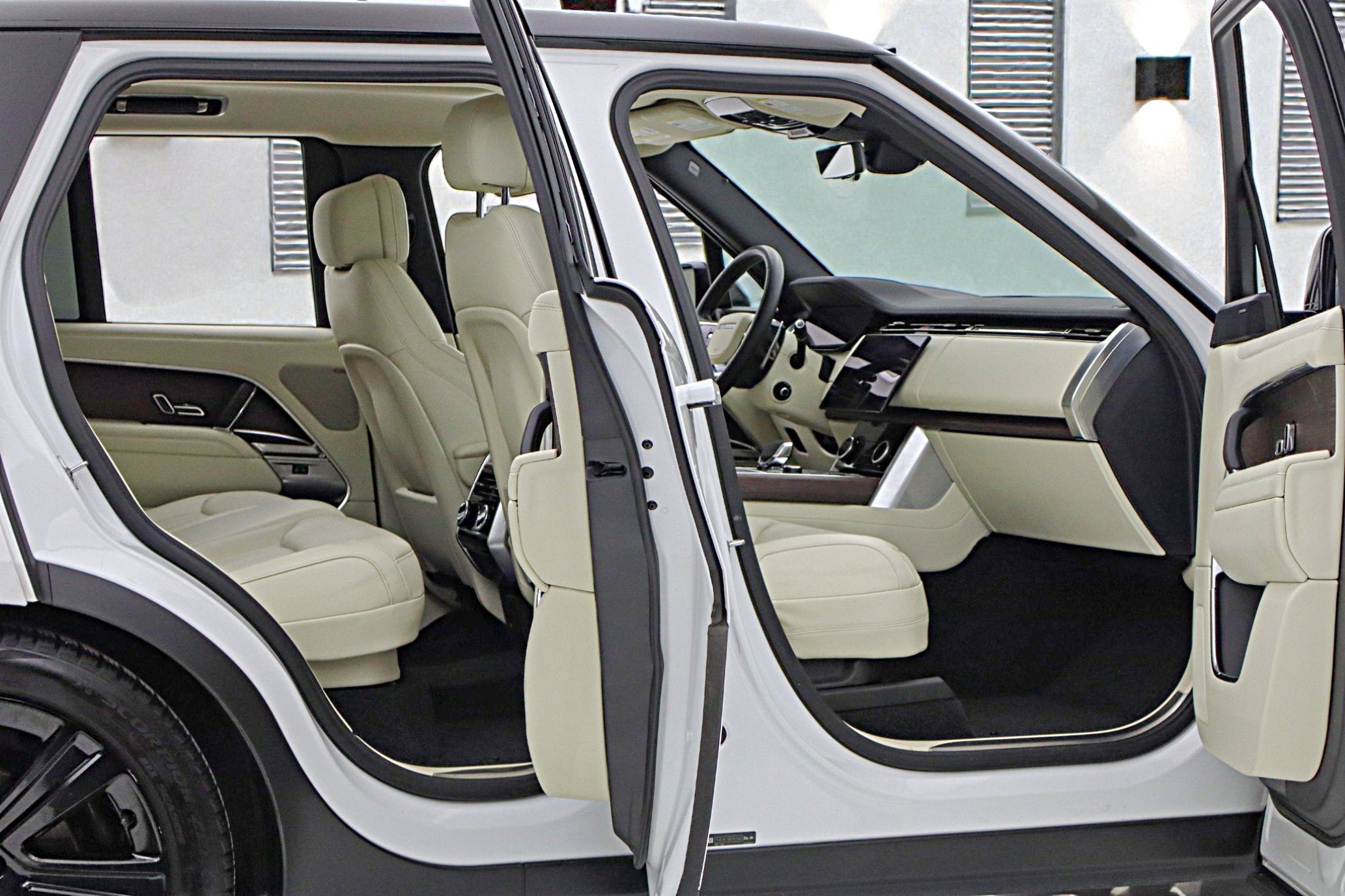 2023 Land Rover Range Rover SE