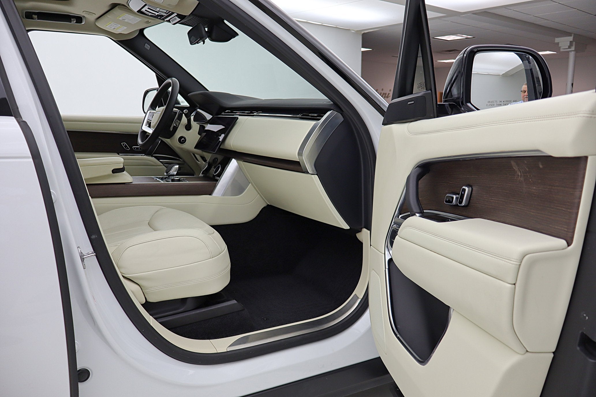 2023 Land Rover Range Rover SE