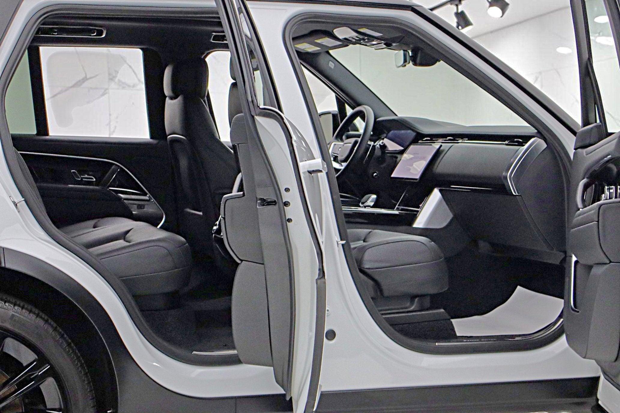 2025 Land Rover Range Rover P530 SE