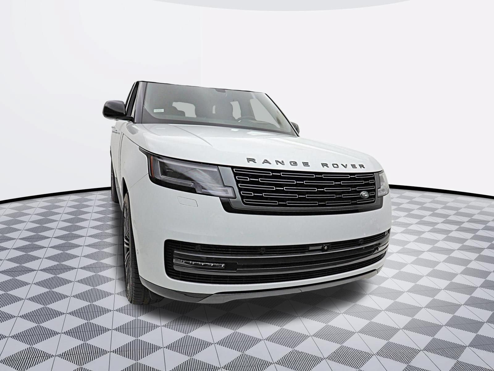 2025 Land Rover Range Rover P530 SE