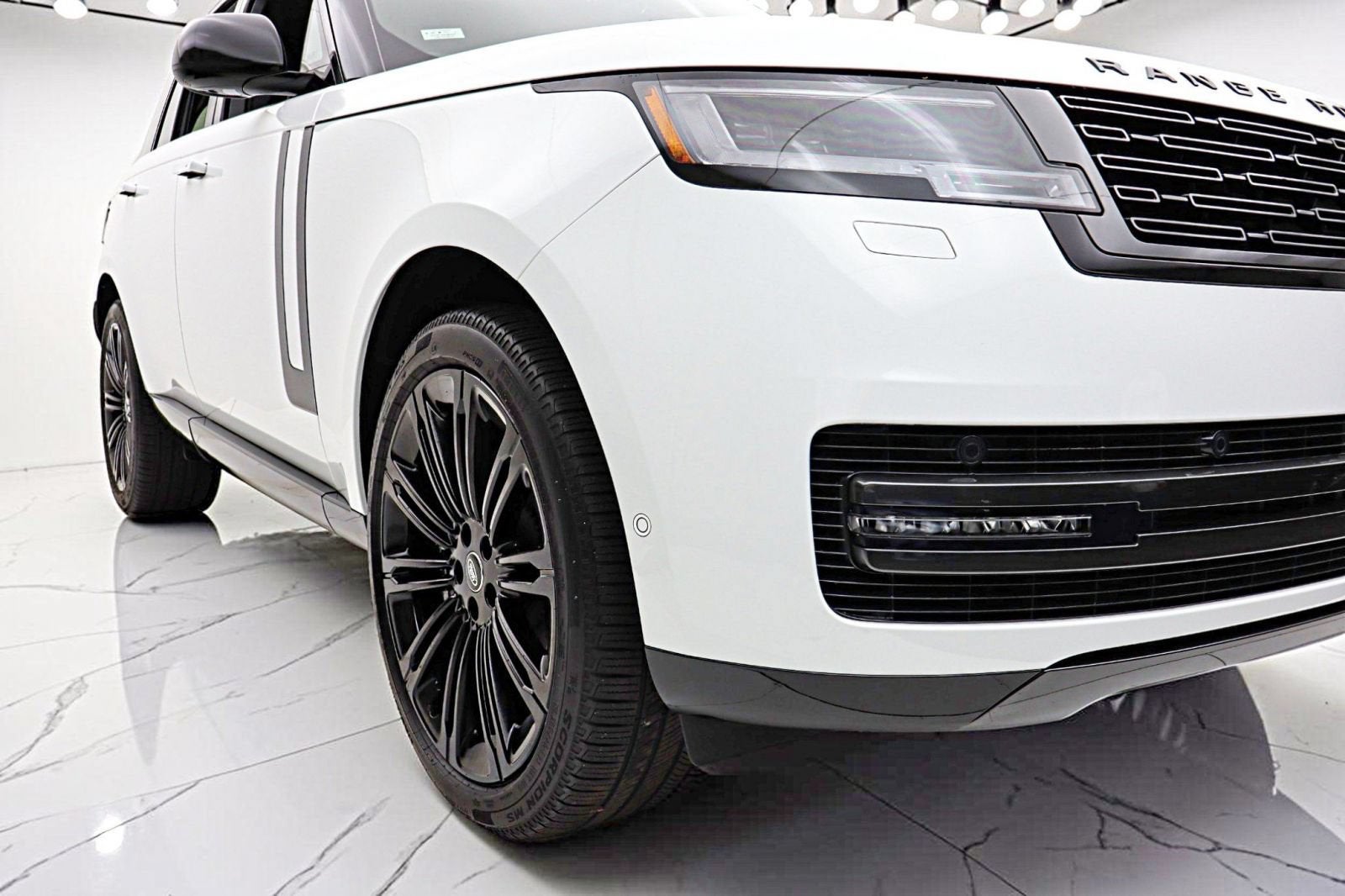 2025 Land Rover Range Rover P530 SE