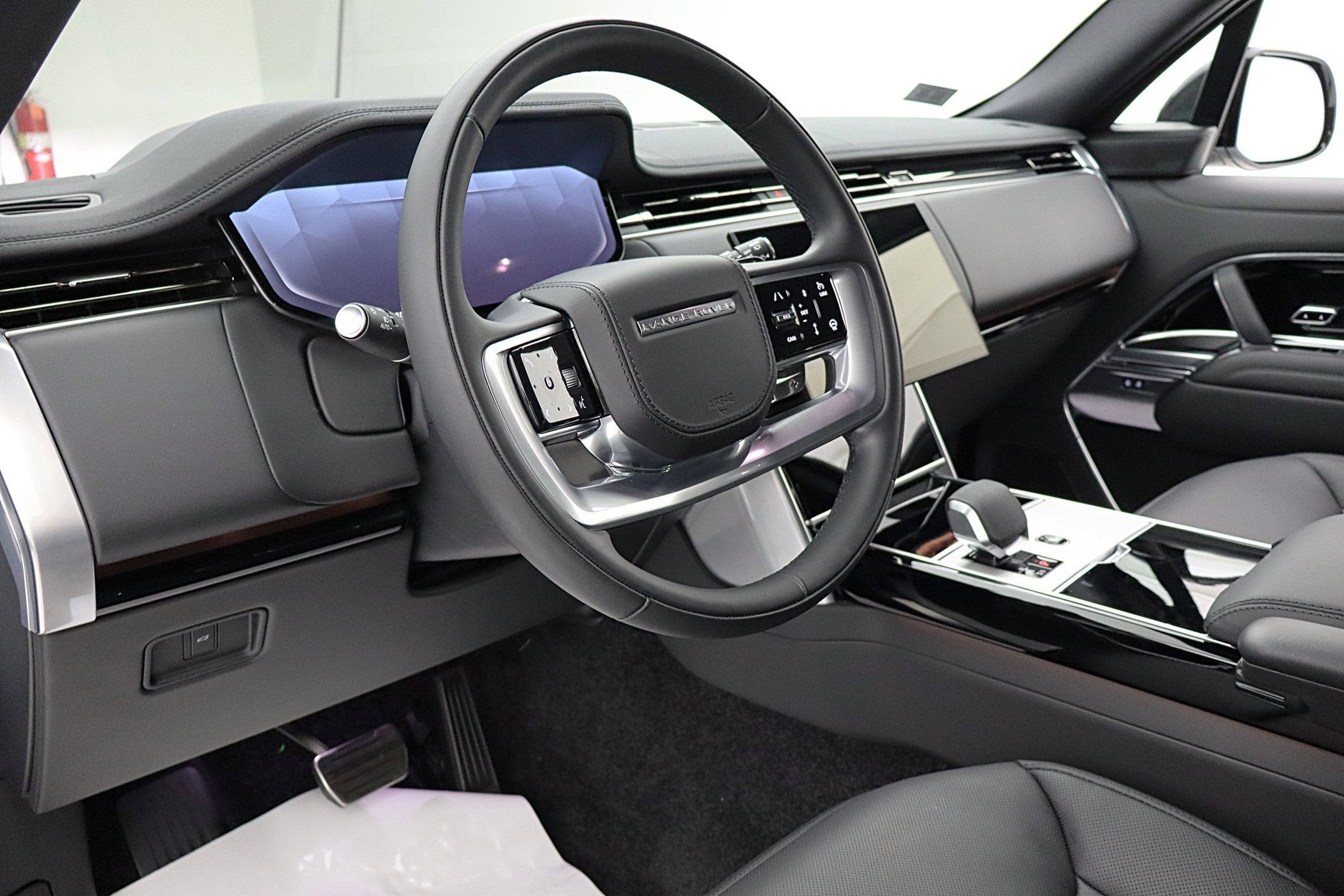 2025 Land Rover Range Rover P530 SE
