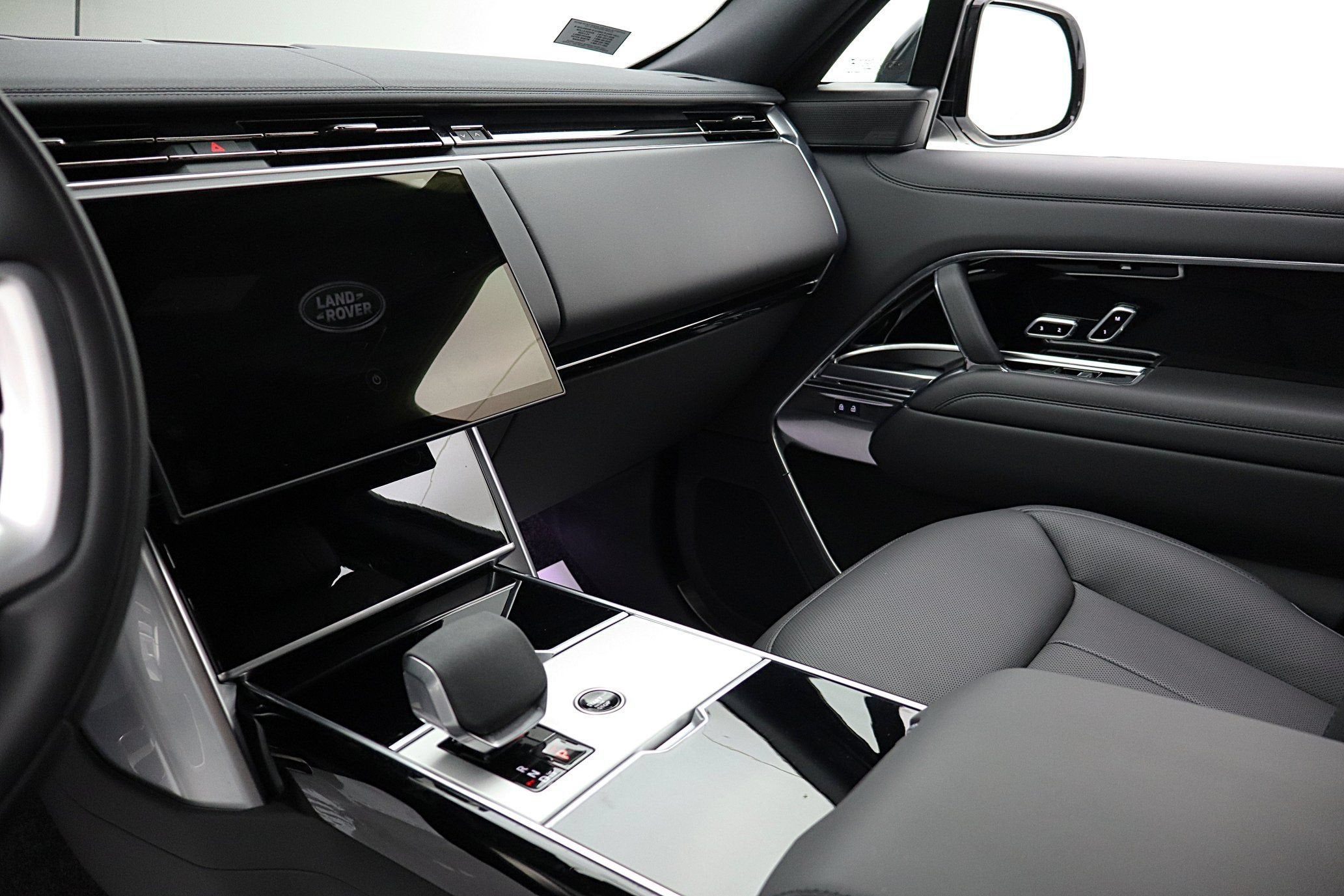 2025 Land Rover Range Rover P530 SE