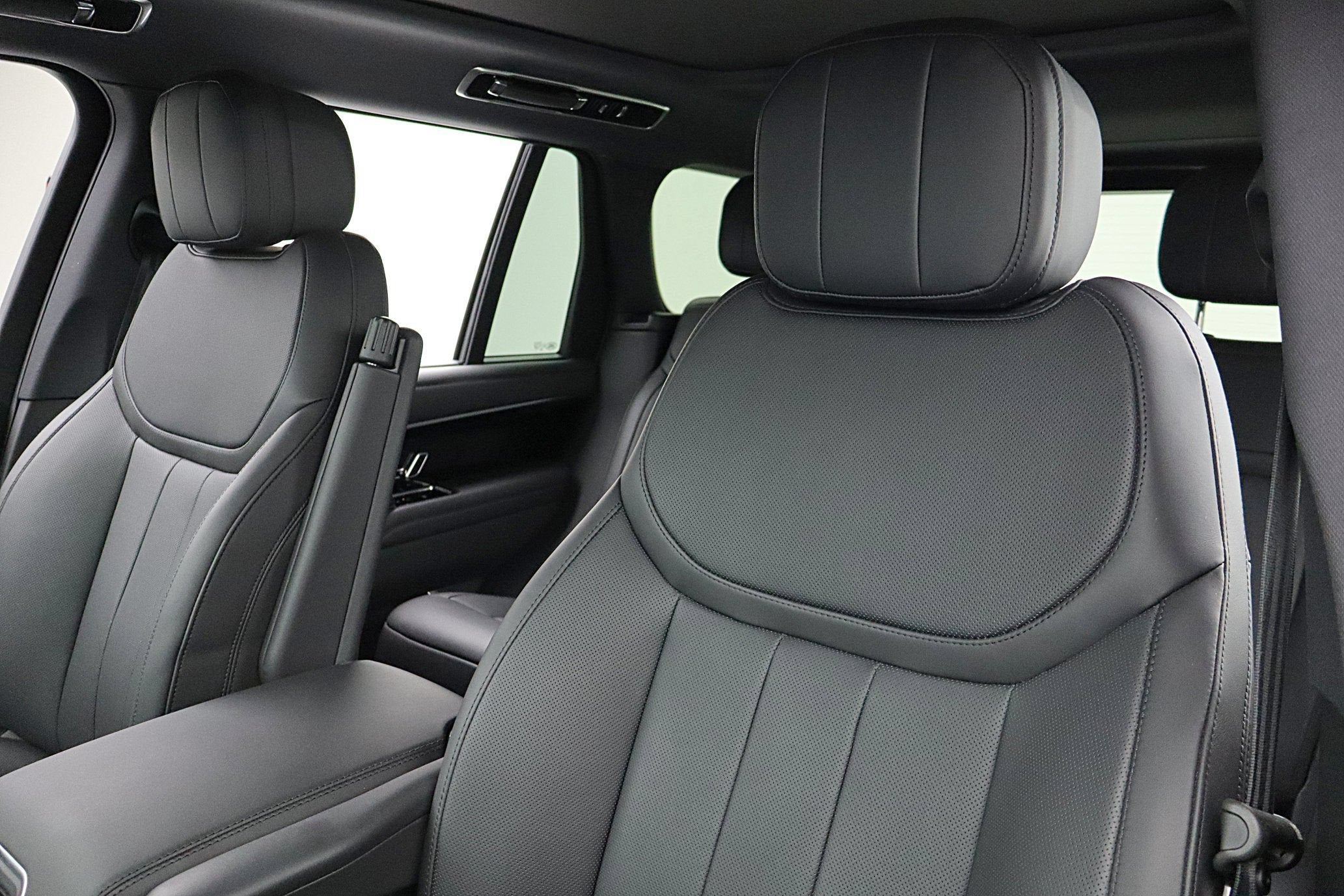 2025 Land Rover Range Rover P530 SE