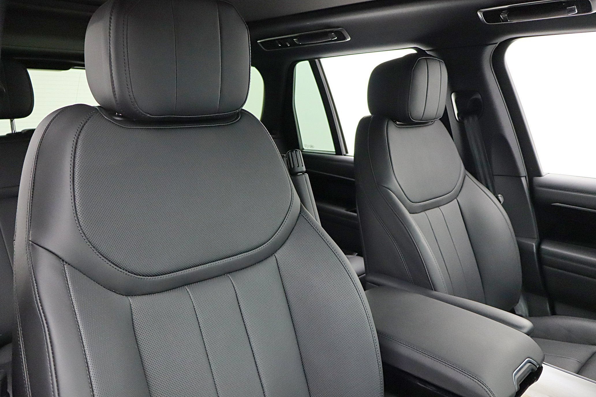 2025 Land Rover Range Rover P530 SE