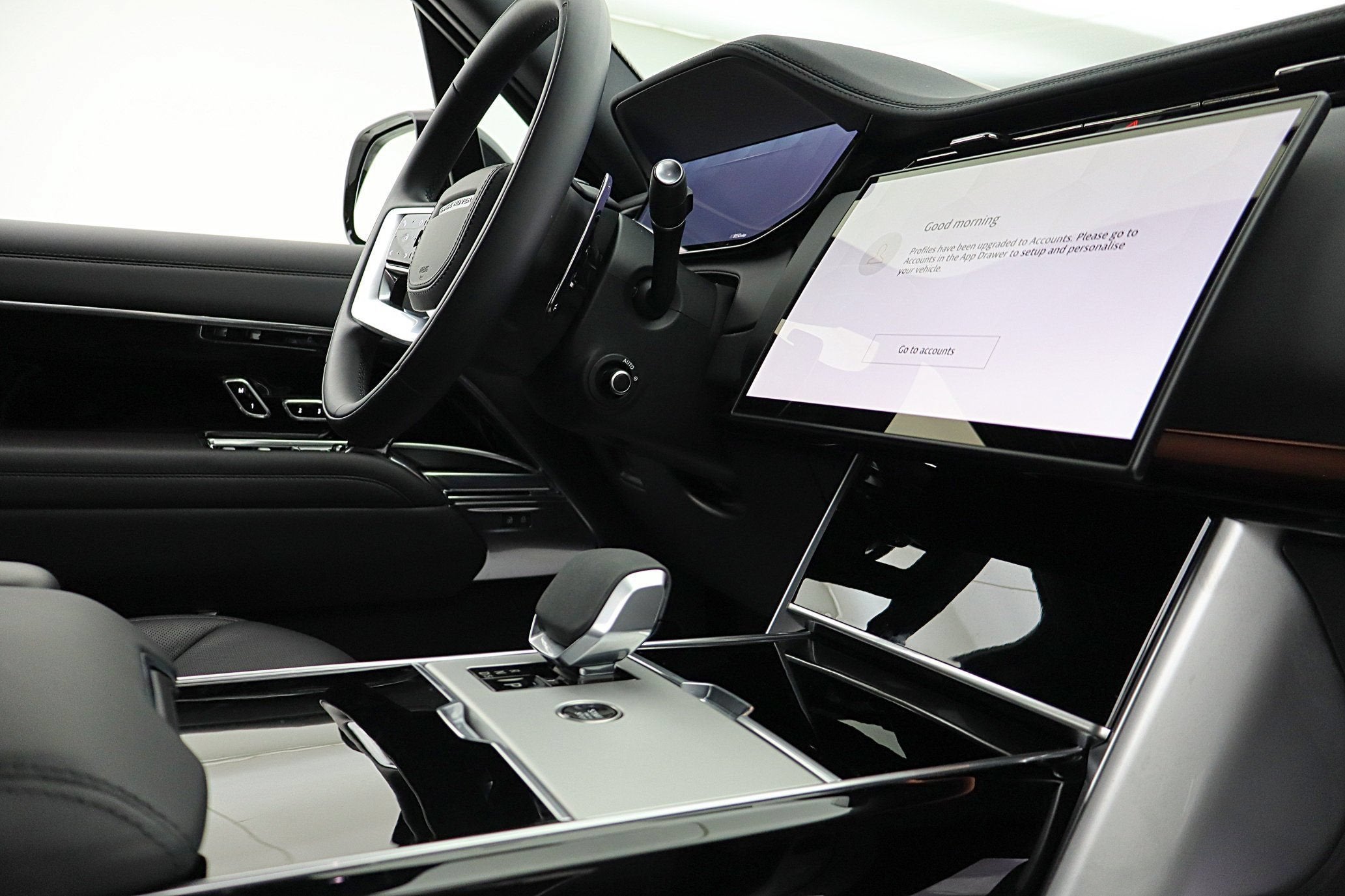 2025 Land Rover Range Rover P530 SE