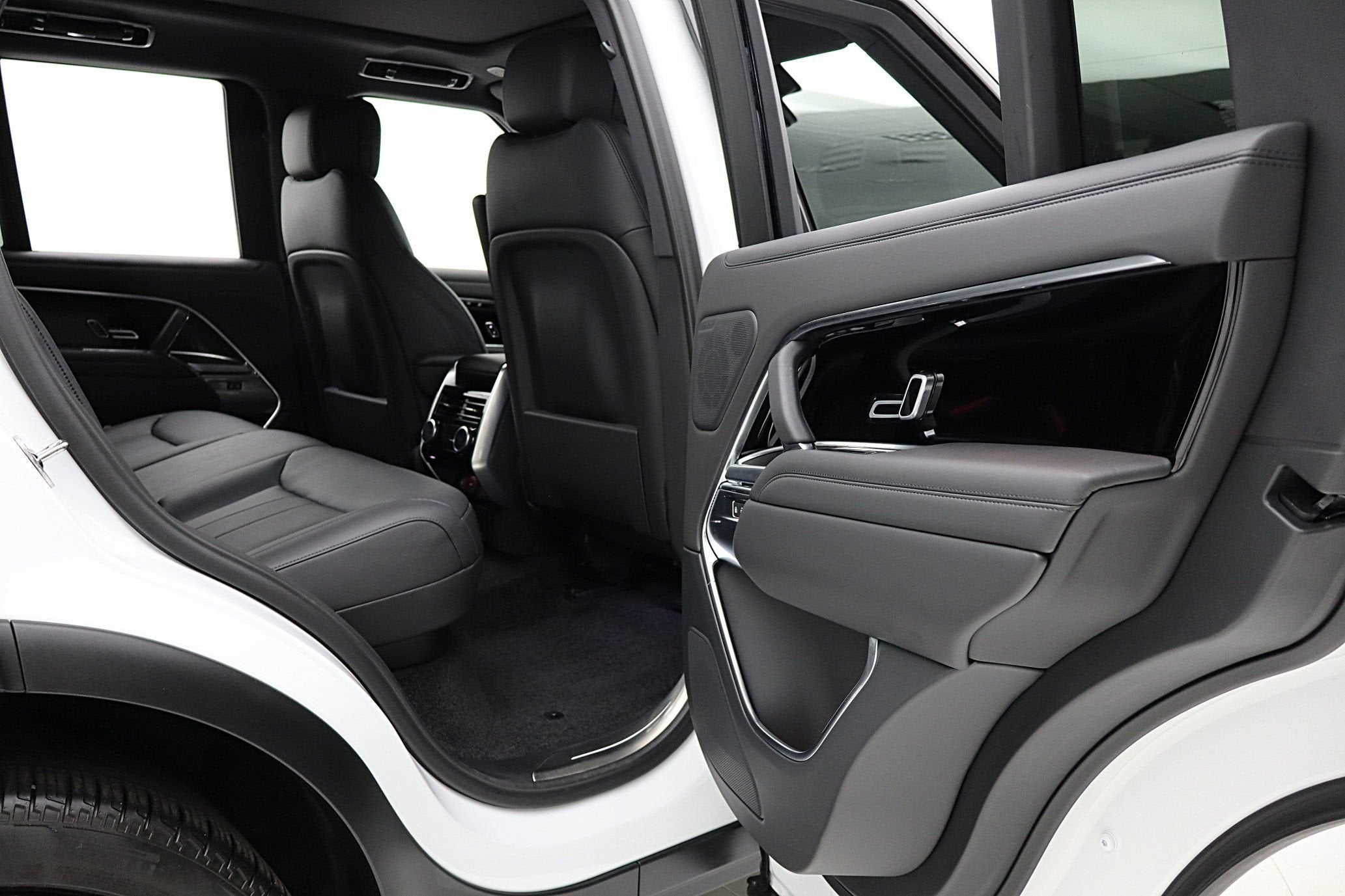 2025 Land Rover Range Rover P530 SE