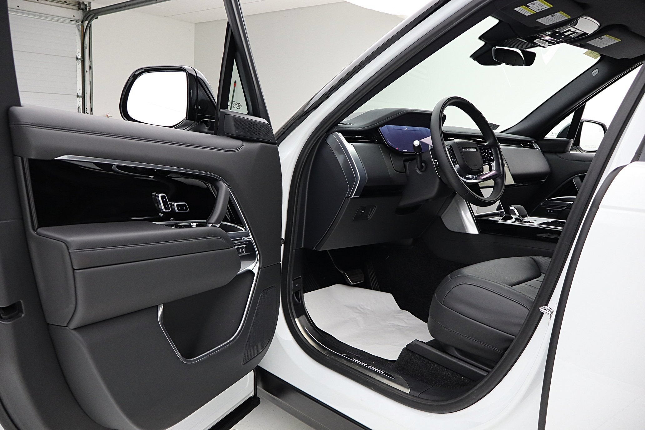 2025 Land Rover Range Rover P530 SE