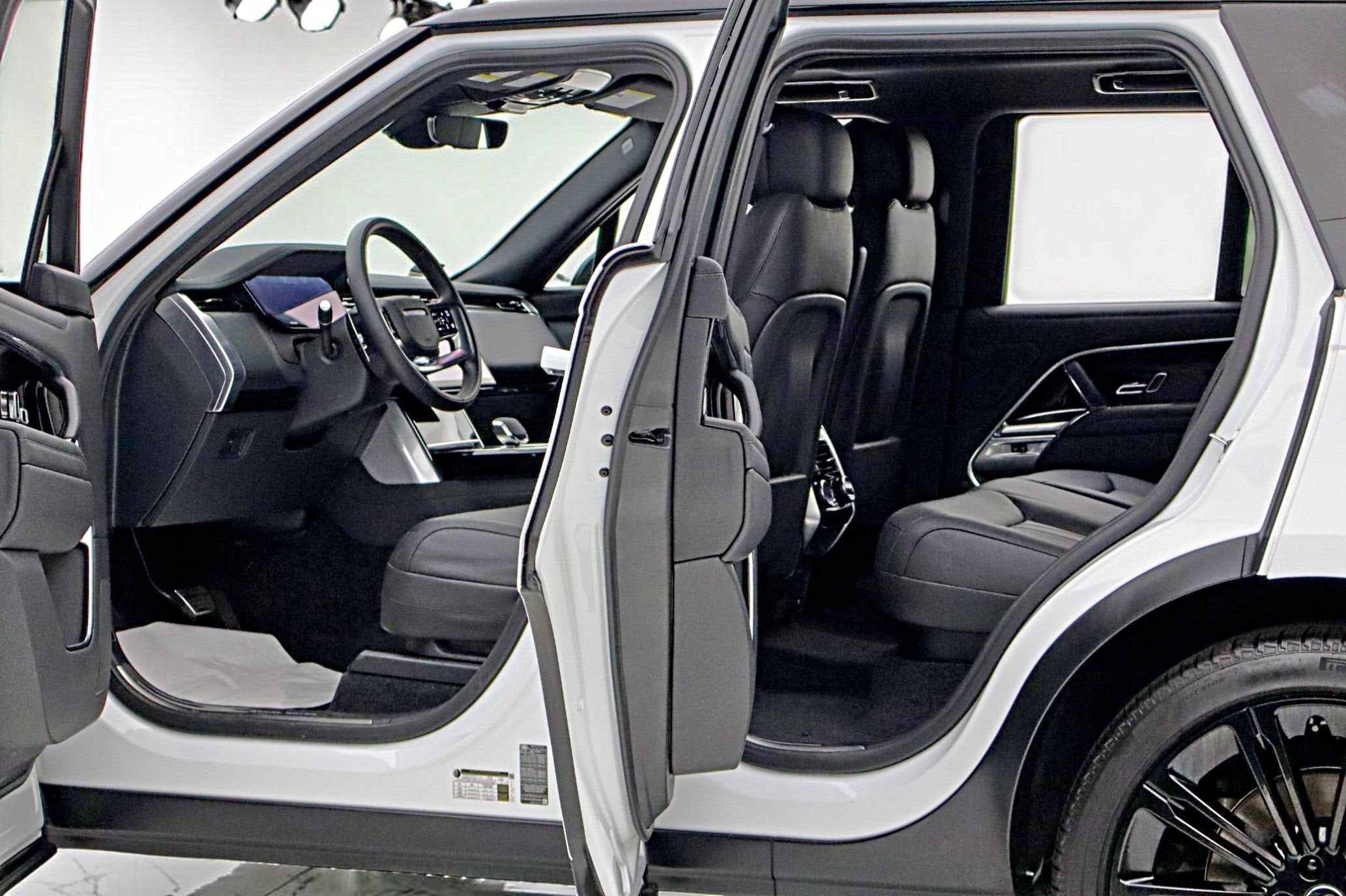 2025 Land Rover Range Rover P530 SE