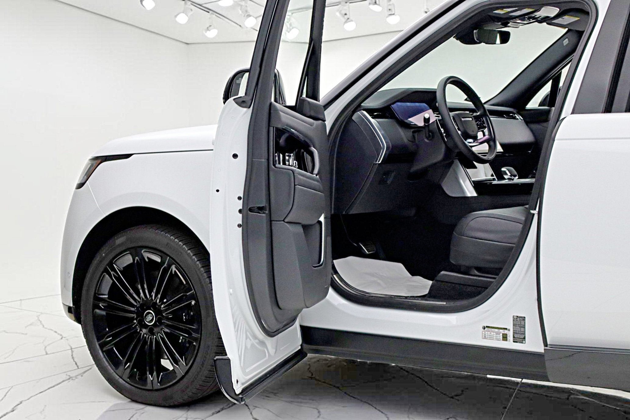 2025 Land Rover Range Rover P530 SE