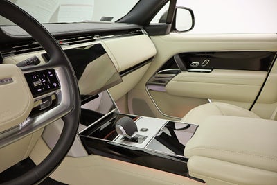 2025 Land Rover Range Rover P400 SE