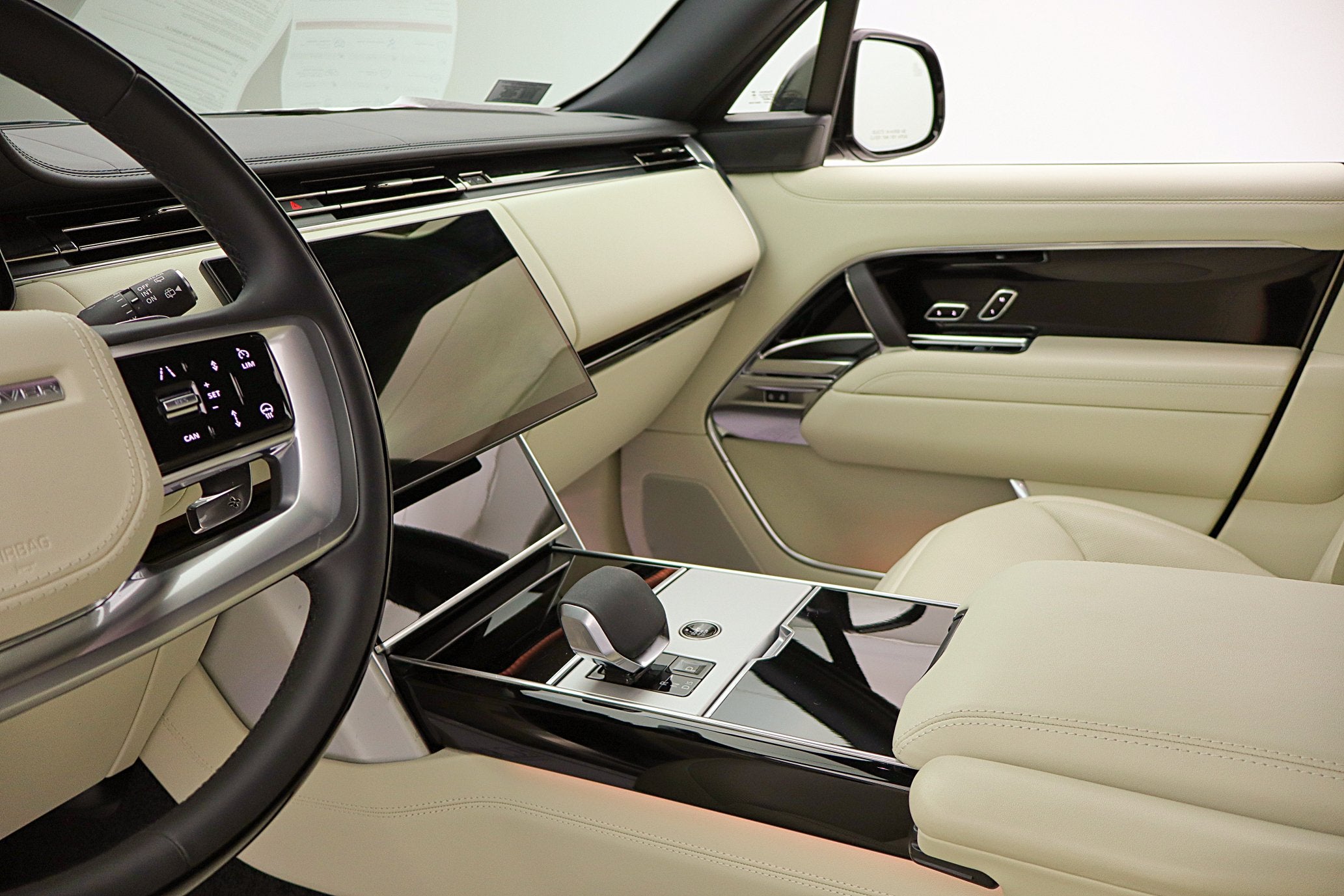 2025 Land Rover Range Rover P400 SE