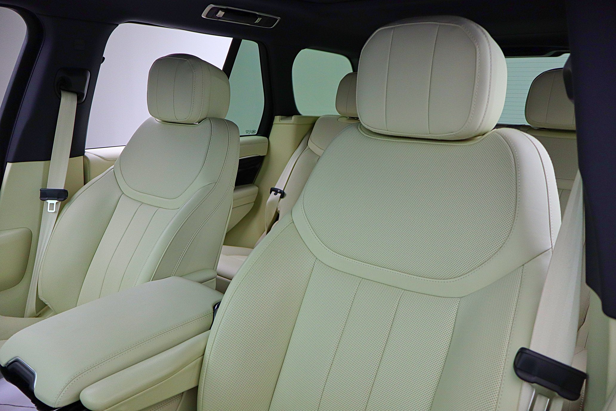 2025 Land Rover Range Rover P400 SE