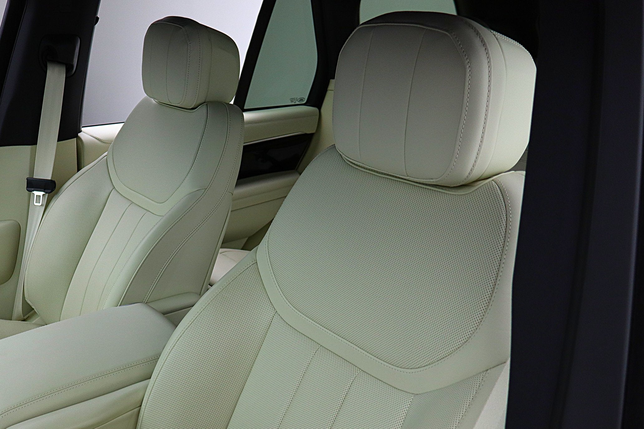 2025 Land Rover Range Rover P400 SE